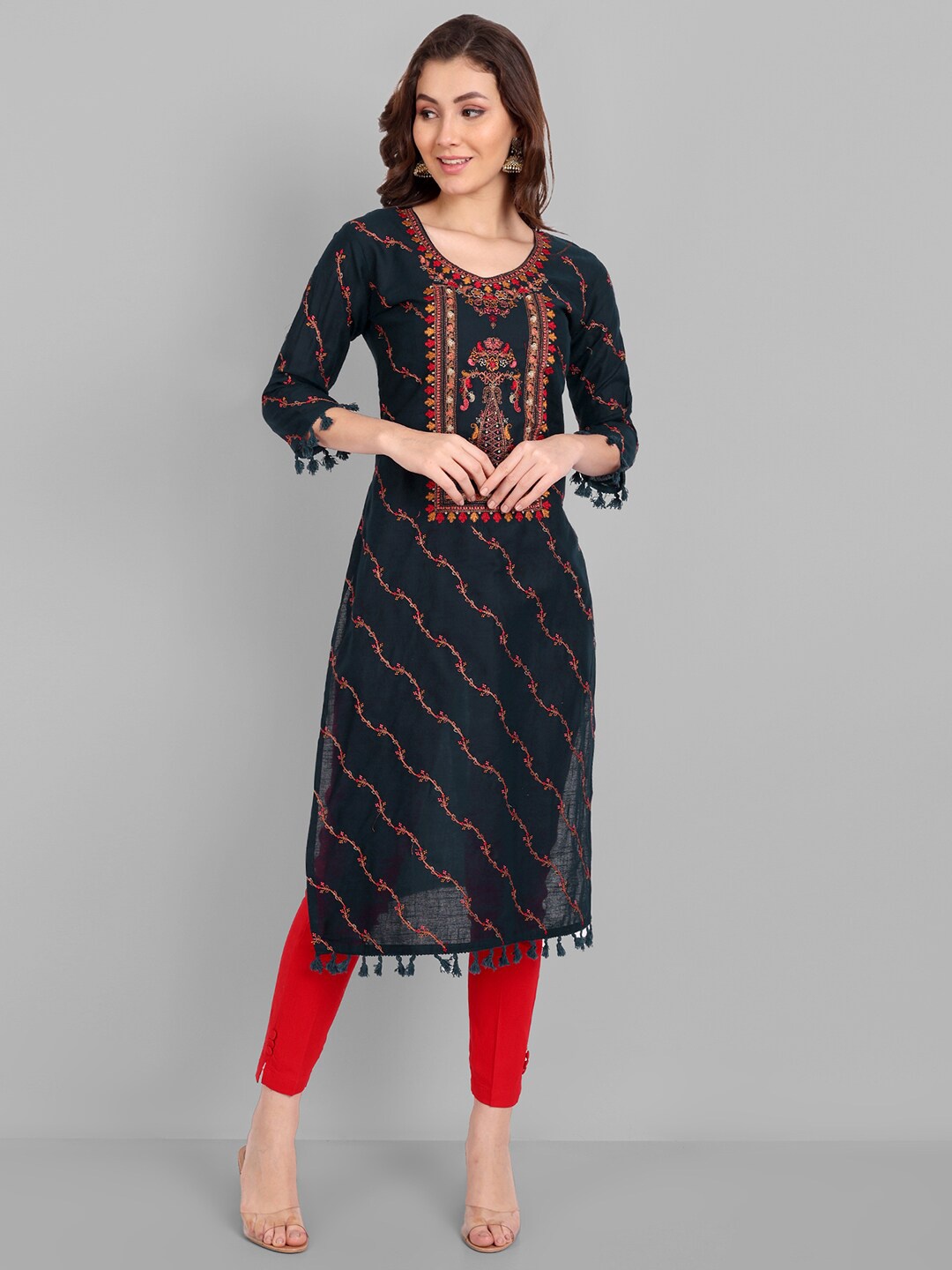 

Pakiza Floral Embroidered Thread Work Straight Pure Cotton Kurta, Black