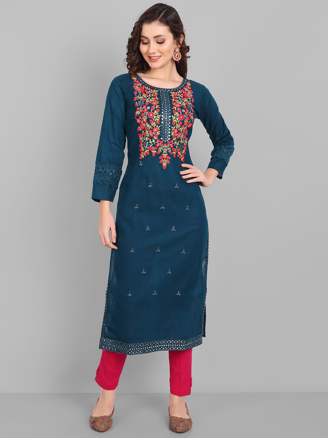 

Pakiza Floral Embroidered Thread Work Straight Pure Cotton Kurta, Blue