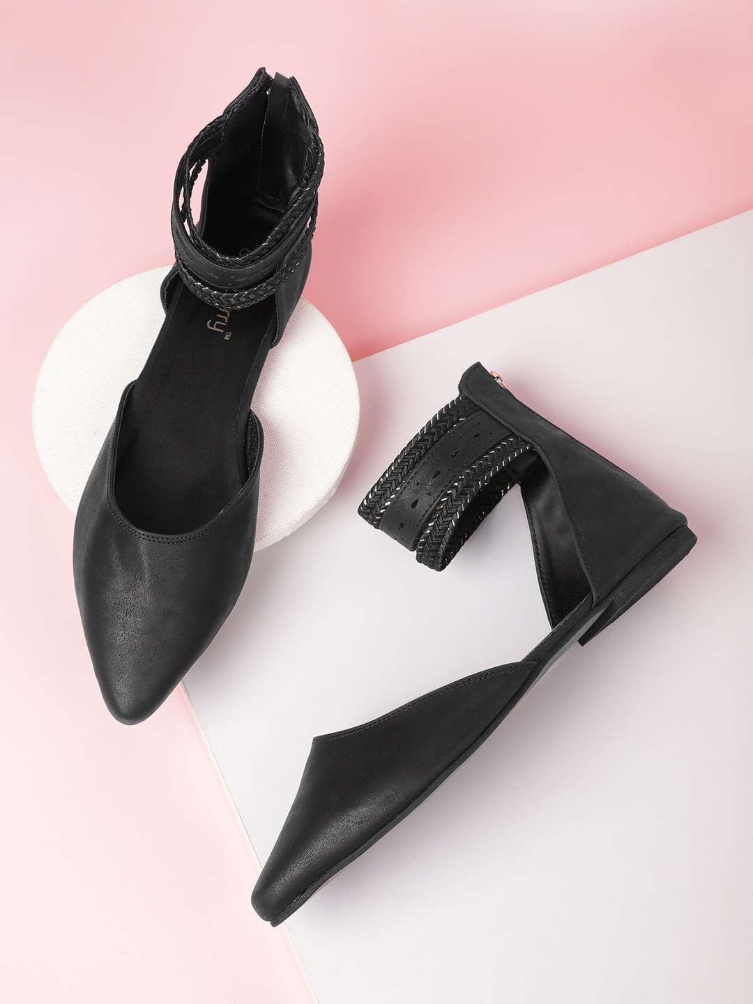 

DressBerry Women Black Solid Synthetic Flats