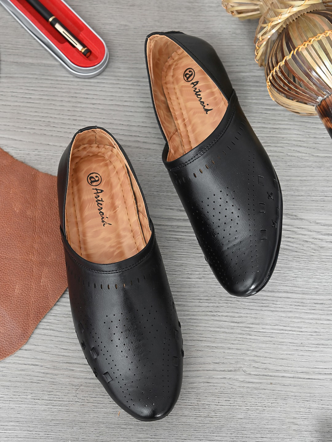 

ASTEROID Men Textured Formal Slip-On Shoes, Black