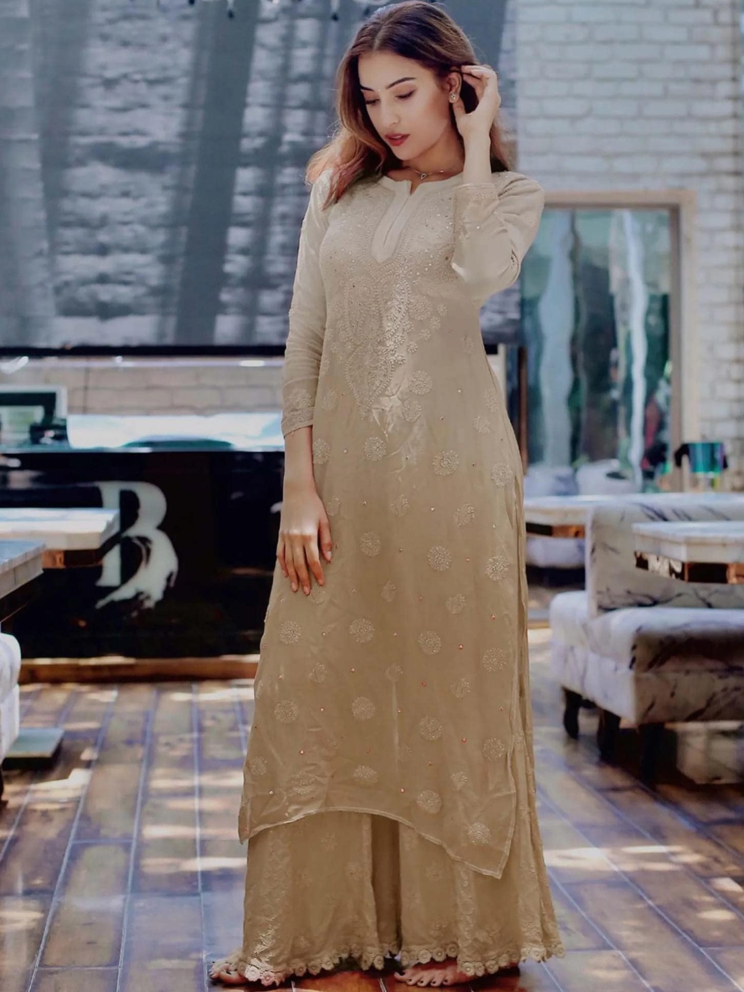 

LABEL AISHWARYRIKA Women Cream-Coloured Printed Handloom Georgette Kurta