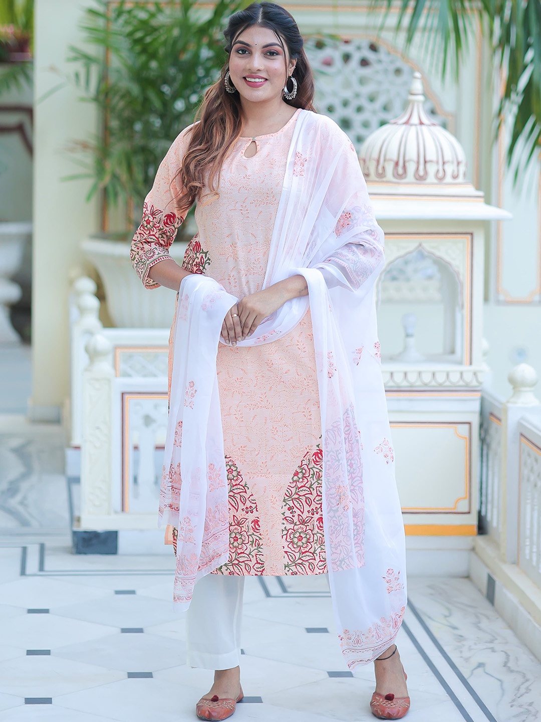 

Ramas Women Peach-Coloured Floral Printed Pure Cotton Kurta with Trousers & With Dupatta