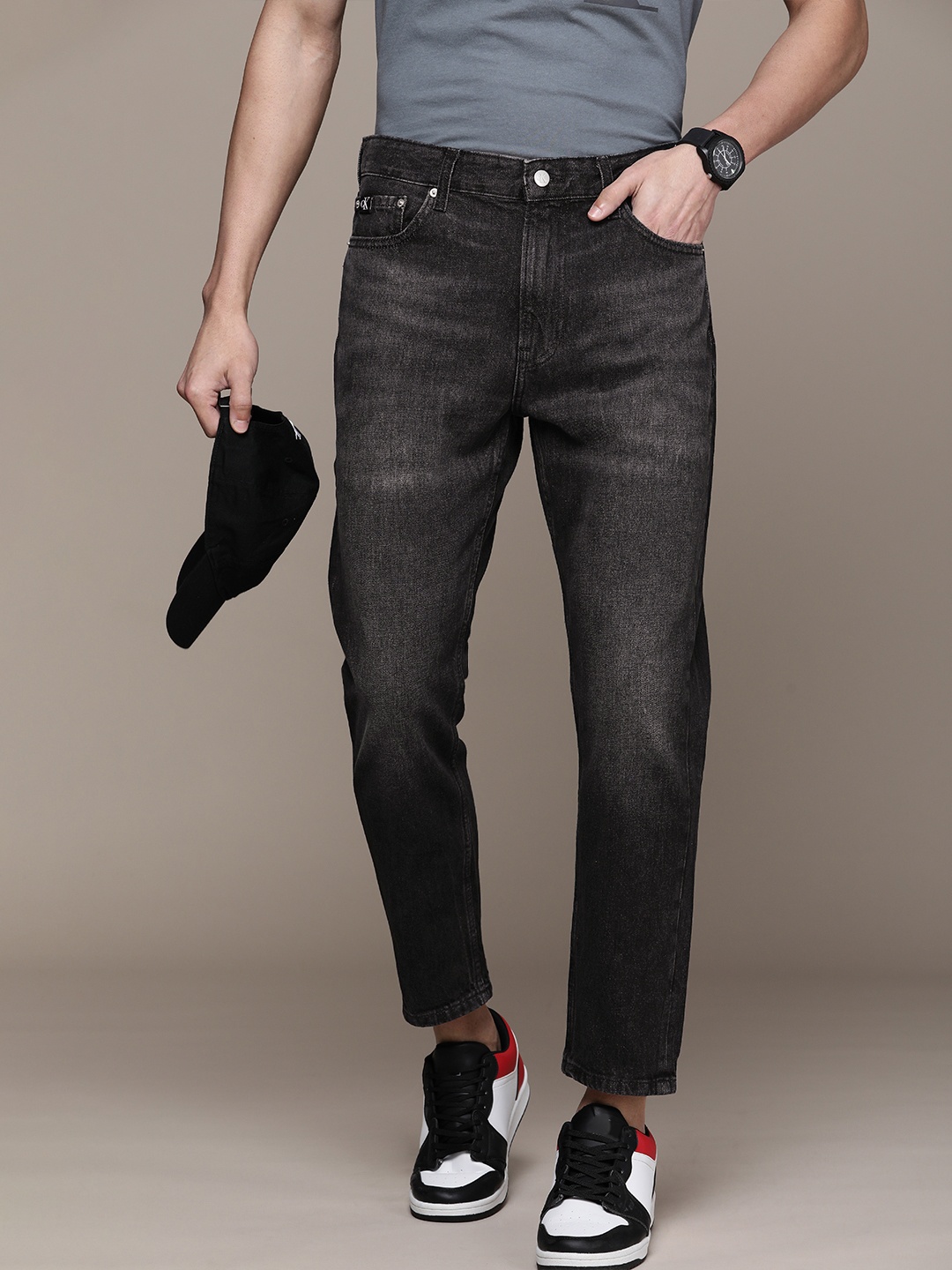

Calvin Klein Jeans Men Light Fade Pure Cotton Cropped Jeans, Black