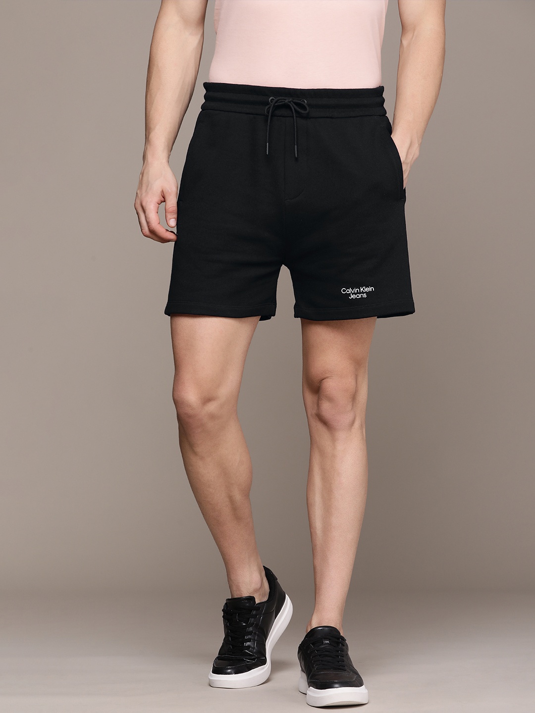 

Calvin Klein Jeans Men Pure Cotton Shorts With Drawstring Closure, Black