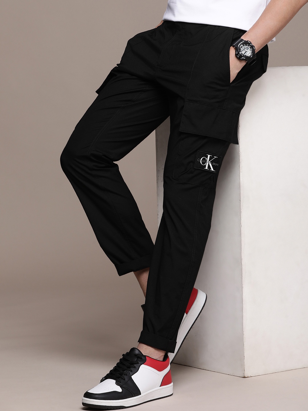 

Calvin Klein Jeans Men Slim Fit Pleated Cargos Trousers, Black