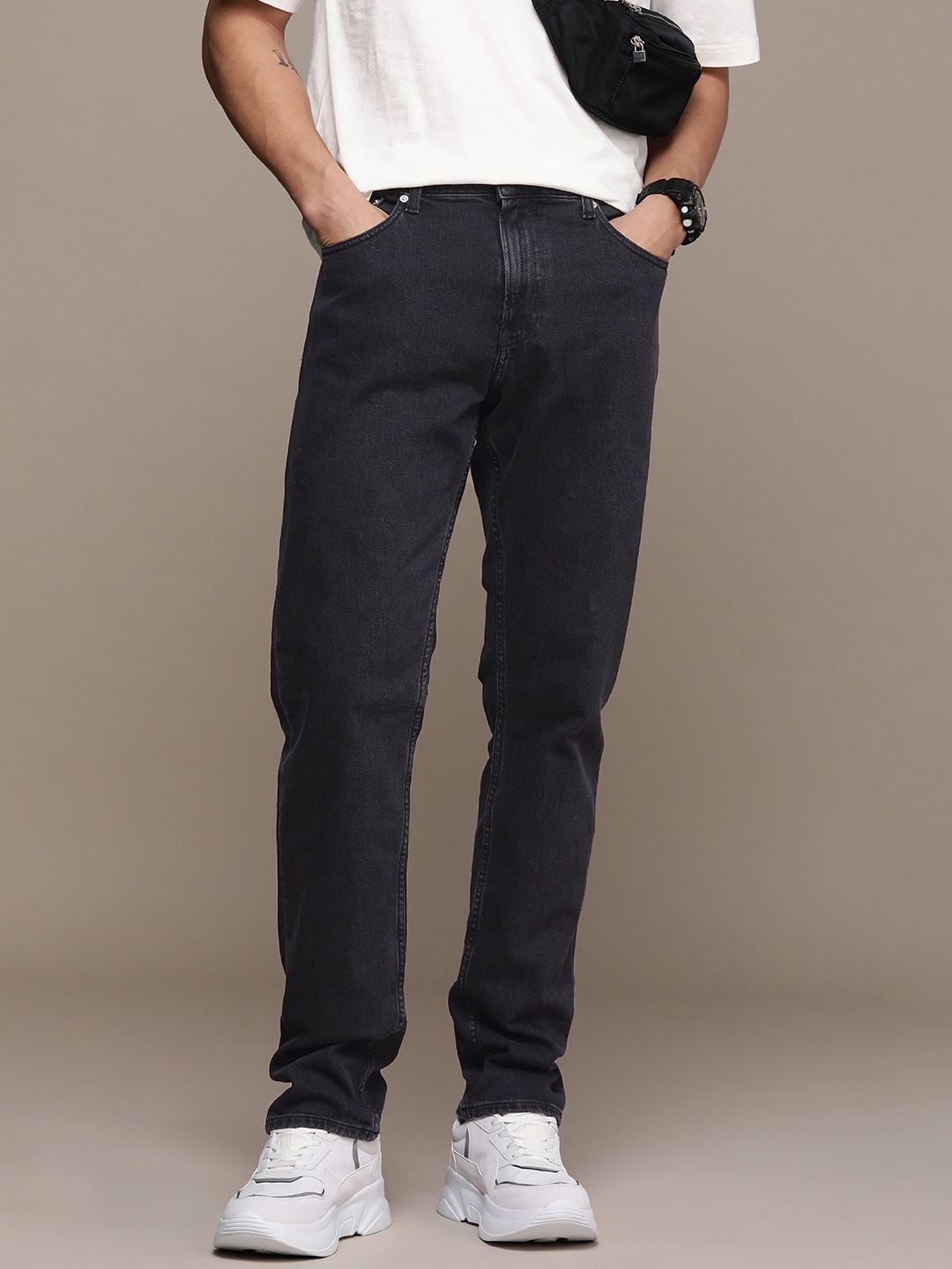 

Calvin Klein Jeans Men Straight Fit Stretchable Jeans, Black