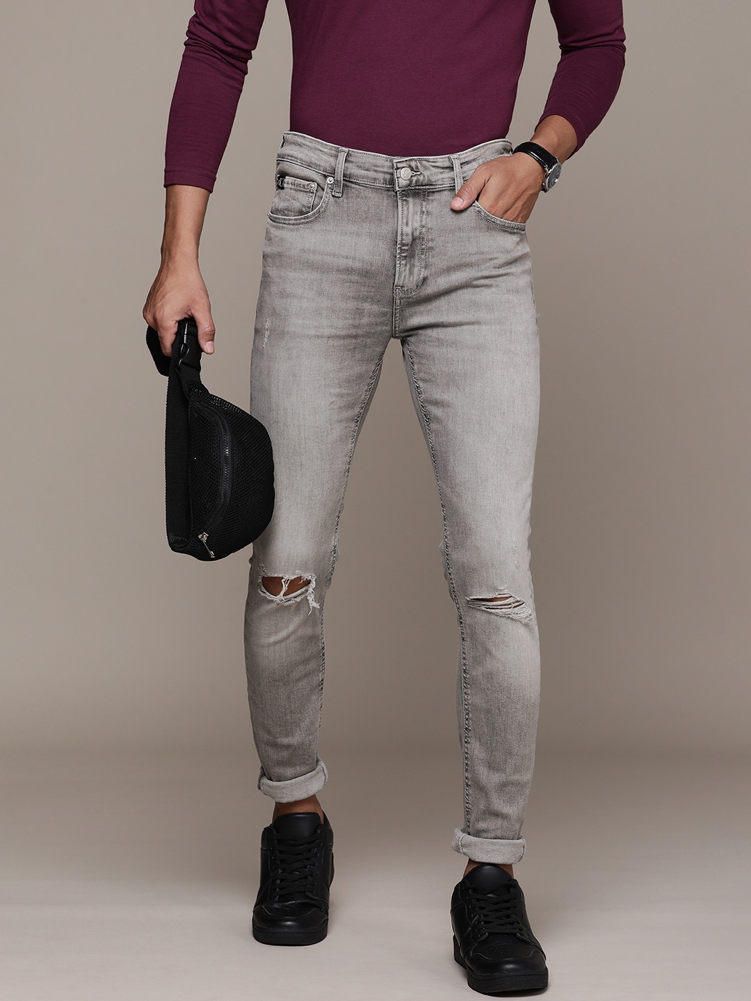 

Calvin Klein Jeans Men Super Skinny Fit Mildly Distressed Stretchable Mid-Rise Jeans, Grey