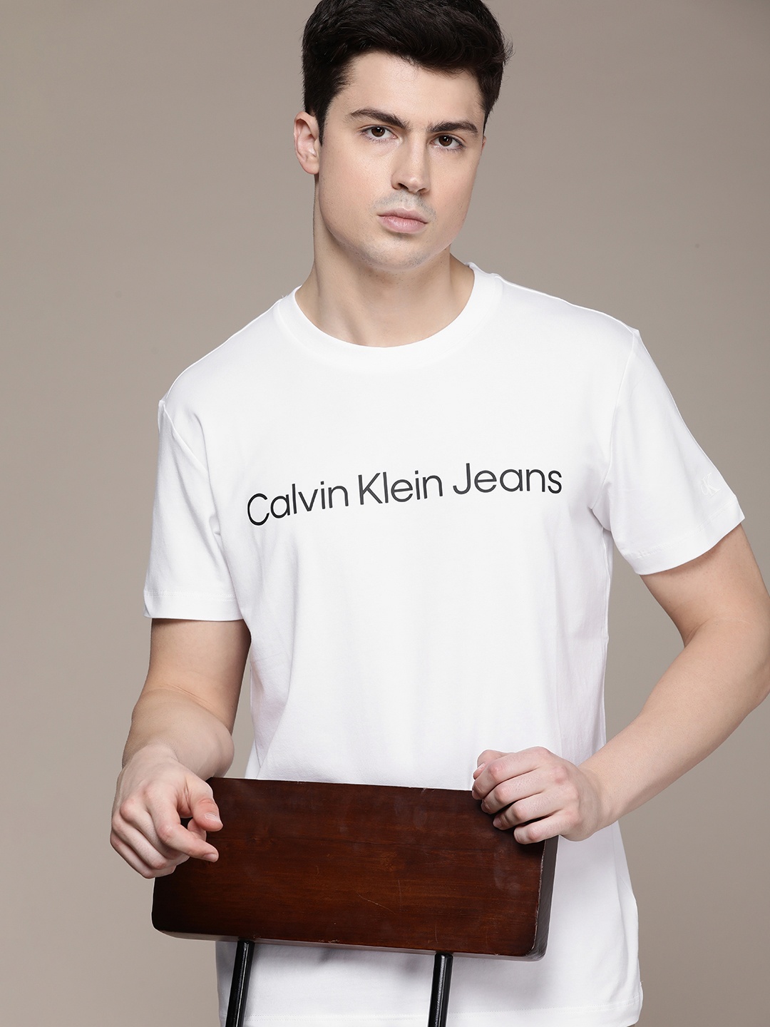 

Calvin Klein Jeans Men Round Neck Brand Logo T-shirt, White