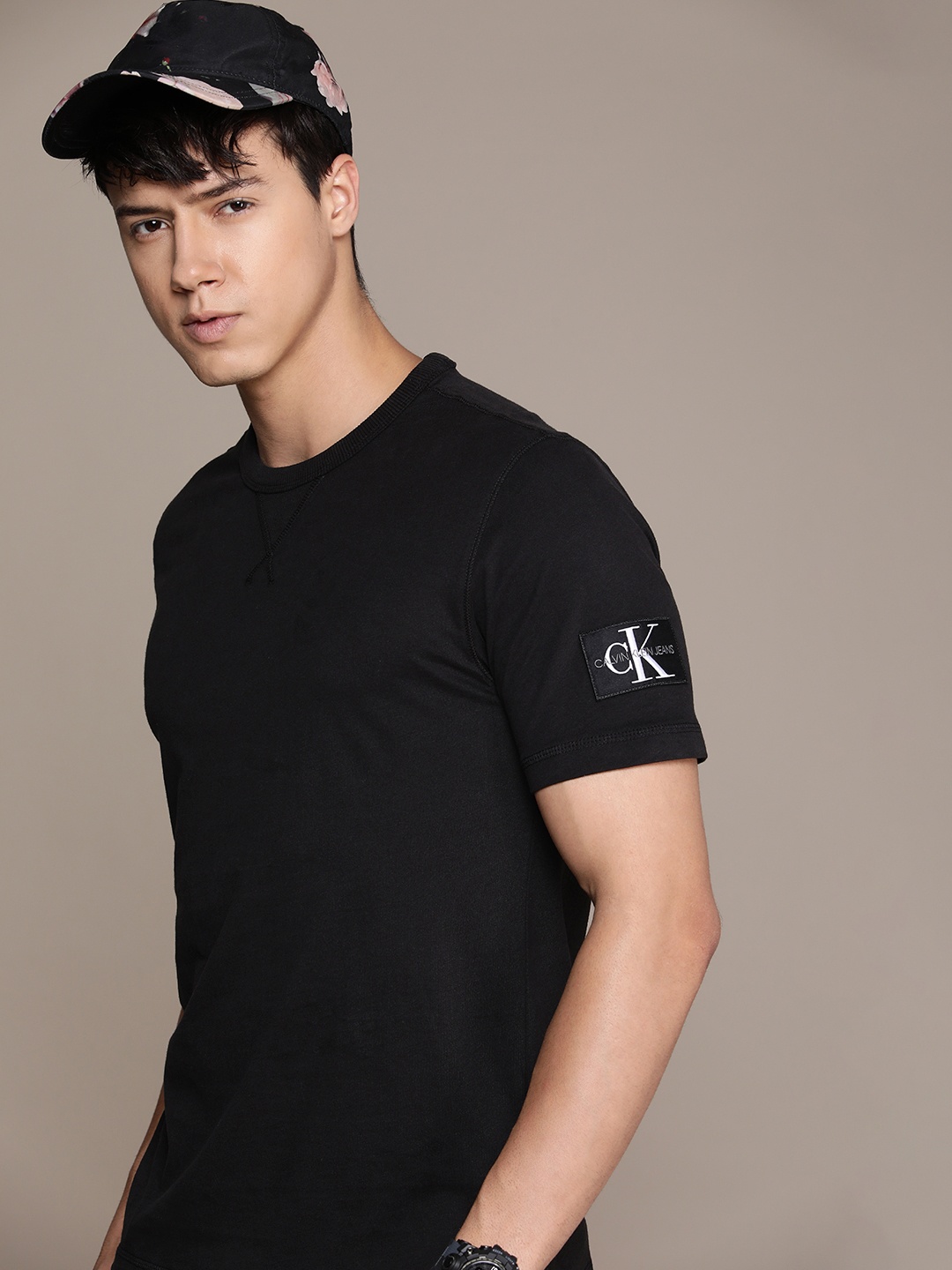 

Calvin Klein Jeans Men Brand Logo Pure Cotton T-shirt, Black