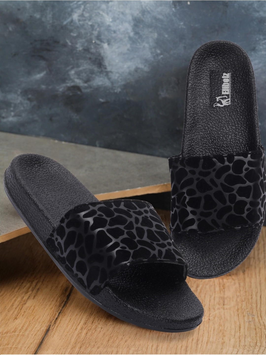 

Elibolz Women Printed Sliders, Black