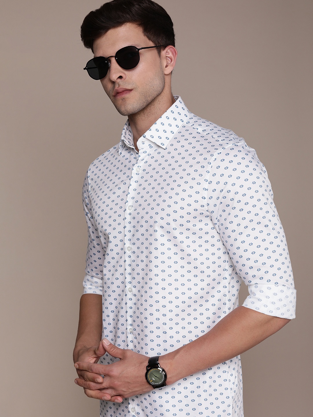 

Calvin Klein Jeans Men Pure Cotton Slim Fit Printed Casual Shirt, White