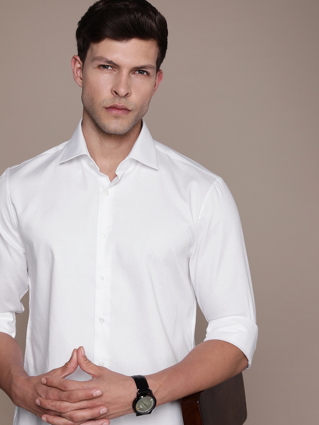

Calvin Klein Jeans Men Solid Skinny Fit Pure Cotton Casual Shirt, White