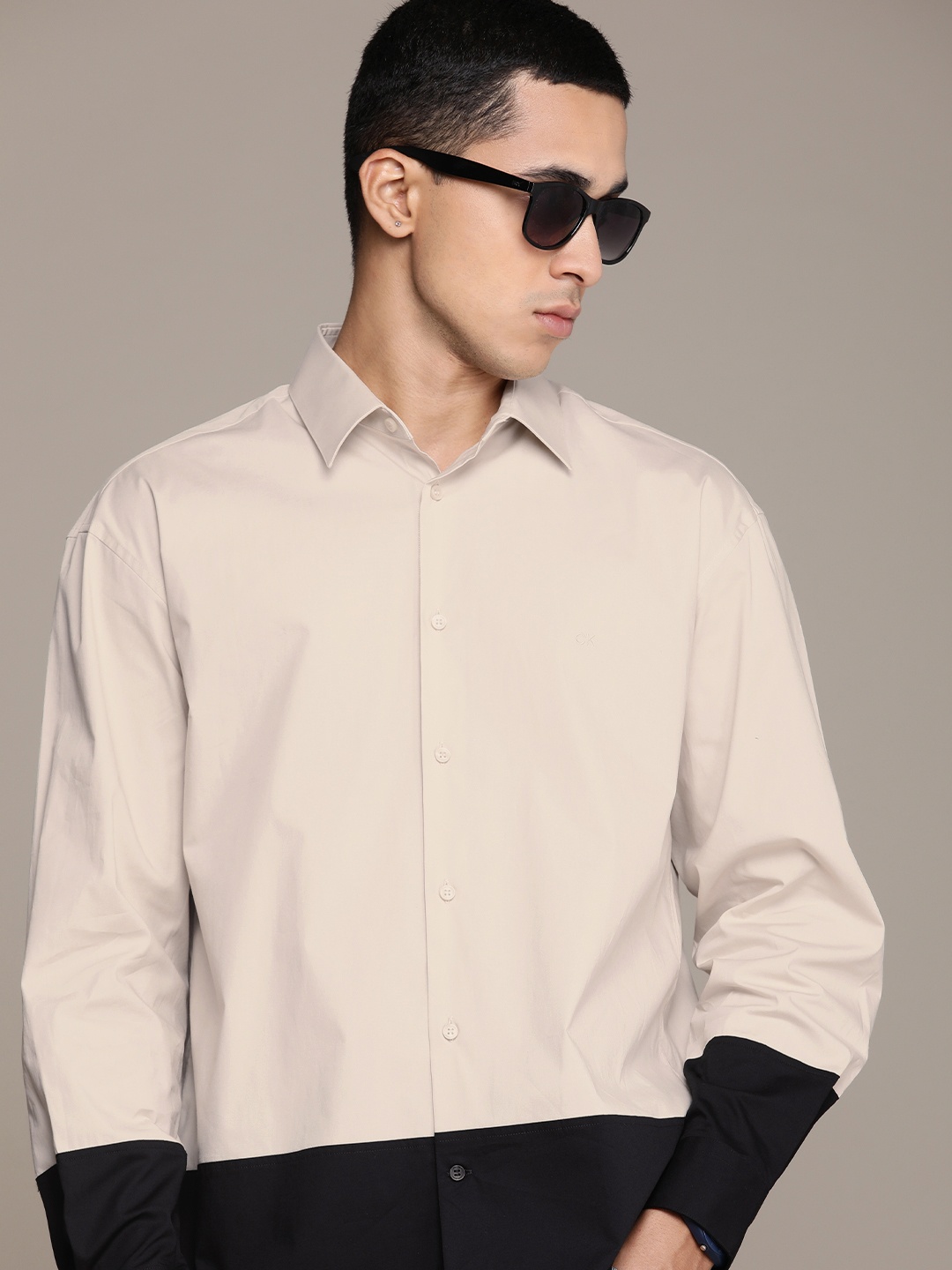 

Calvin Klein Jeans Men Relaxed Fit Colourblocked Casual Shirt, Beige