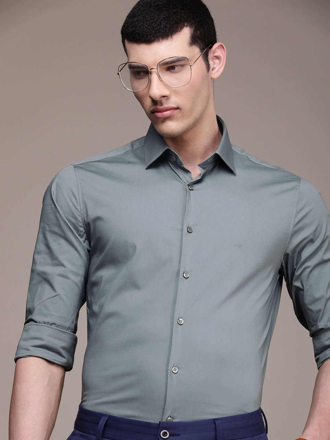 

Calvin Klein Jeans Men Solid Slim Fit Pure Cotton Casual Shirt, Grey
