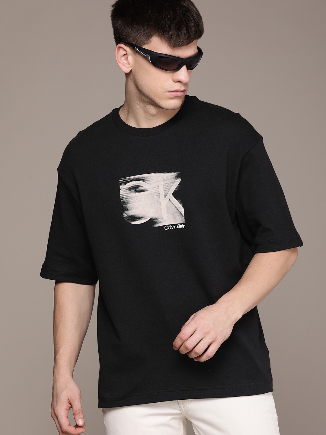 

Calvin Klein Jeans Men Brand Logo Printed Pure Cotton T-shirt, Black