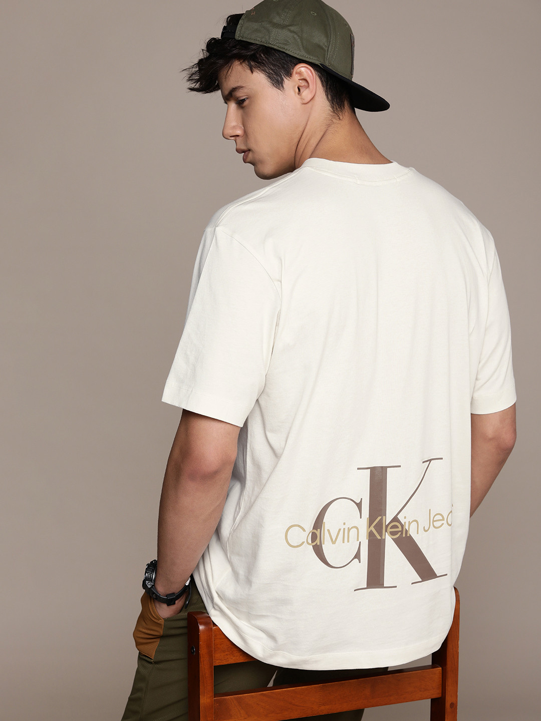 

Calvin Klein Jeans Men Brand Logo Pure Cotton T-shirt, Off white