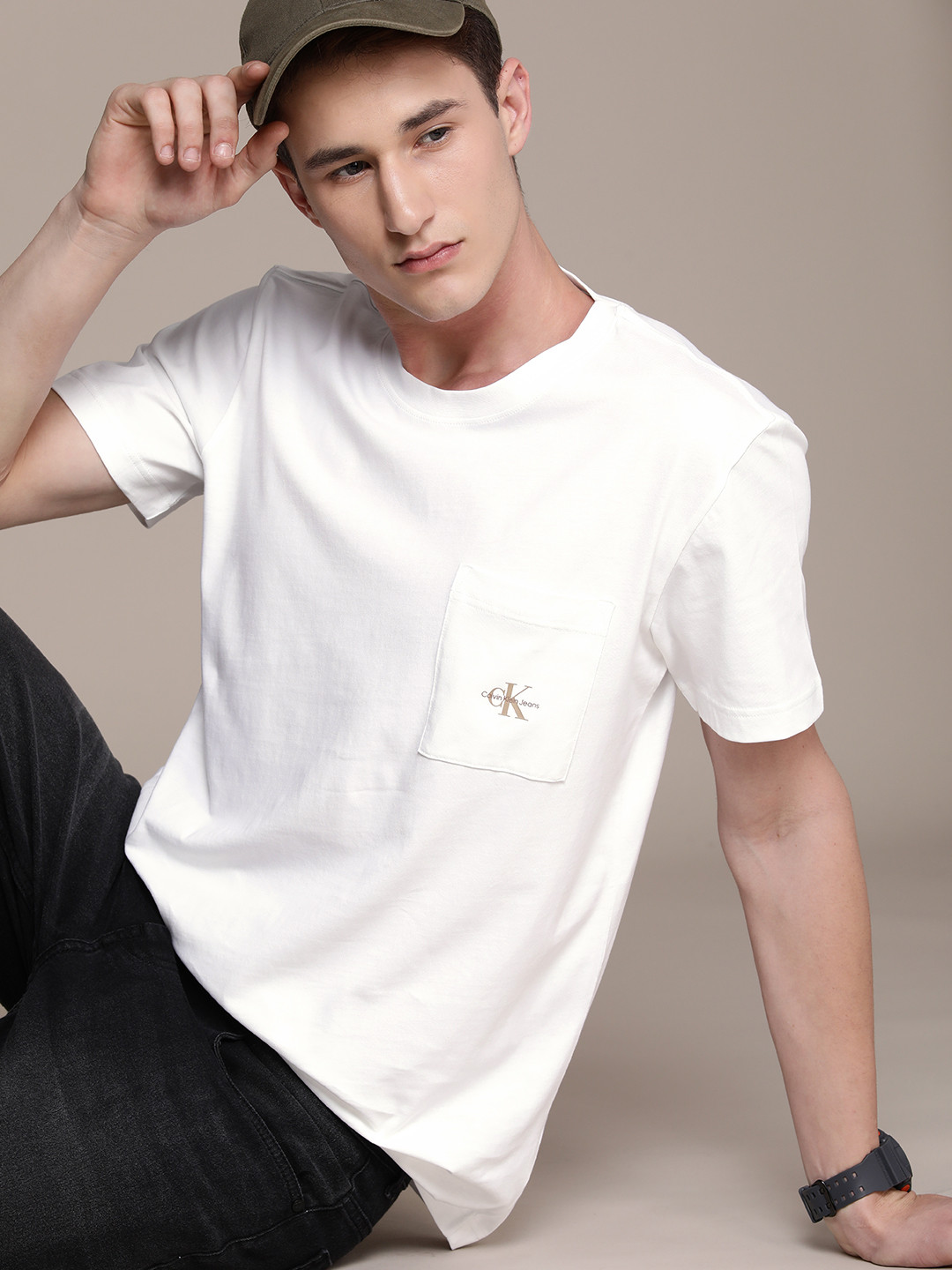 

Calvin Klein Jeans Men Pure Cotton T-shirt, White