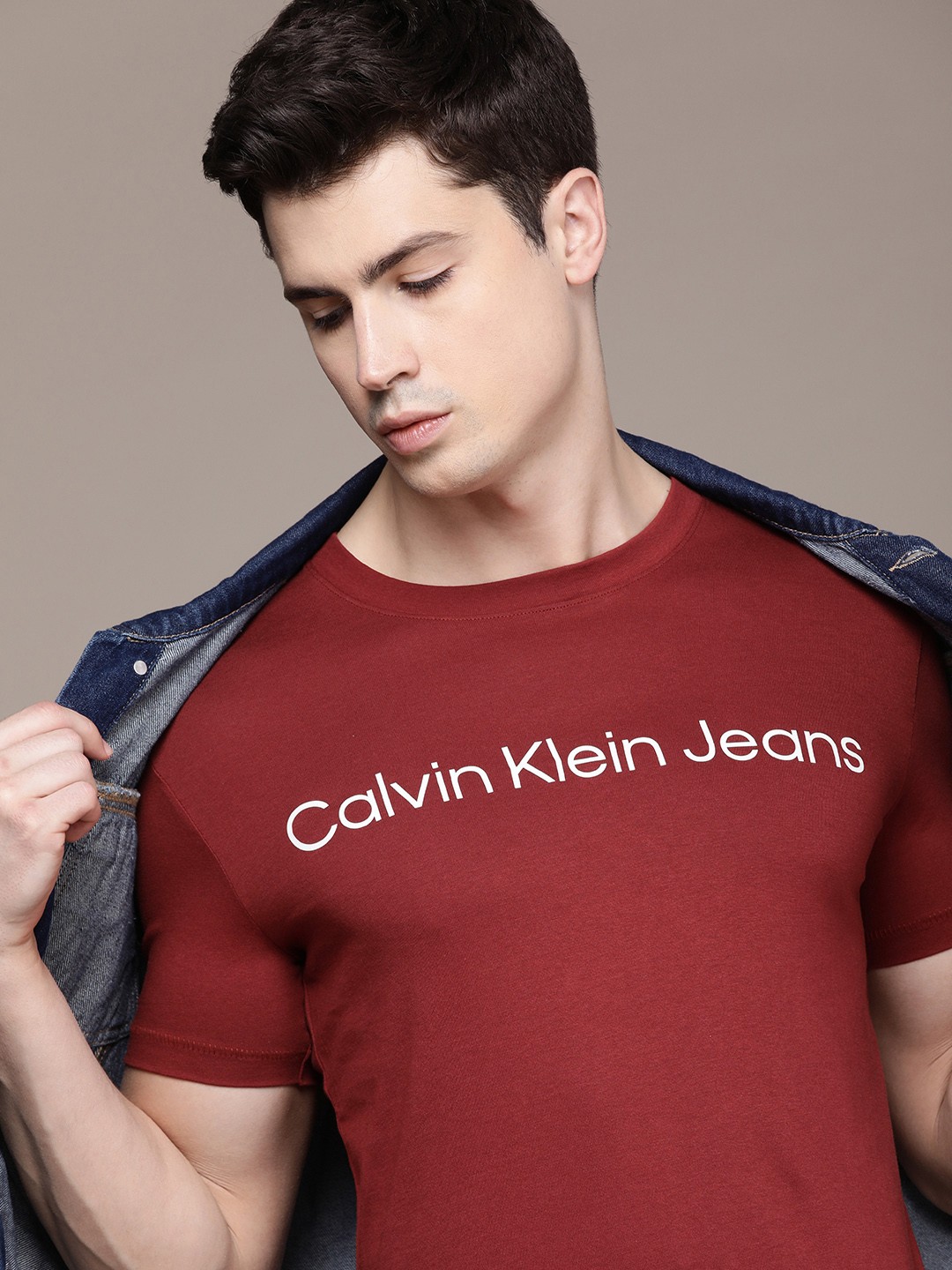 

Calvin Klein Jeans Men Pure Cotton Brand Logo Printed Drop-Shoulder Sleeves T-shirt, Maroon