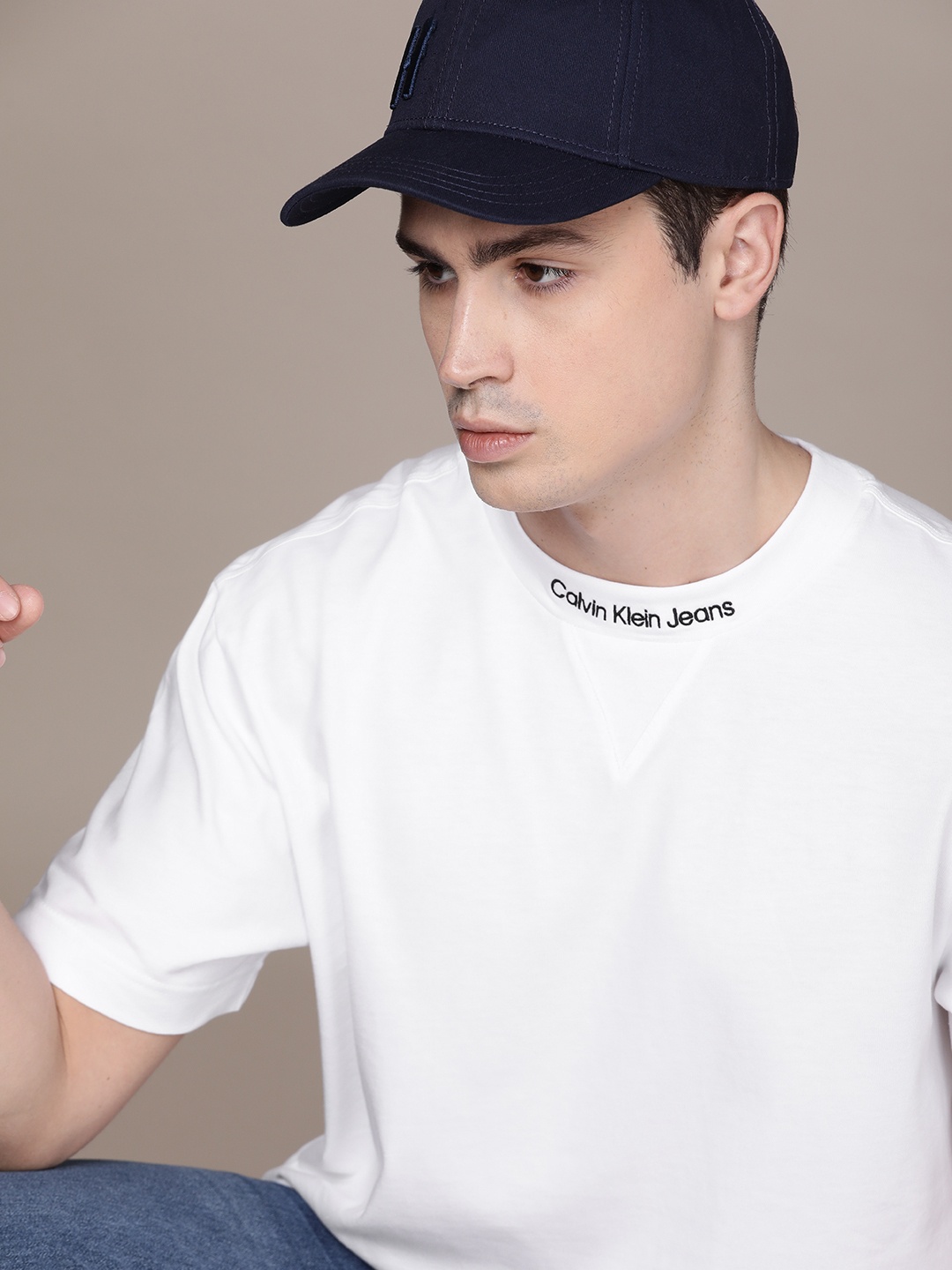 

Calvin Klein Jeans Drop-Shoulder Sleeves Pure Cotton T-shirt, White