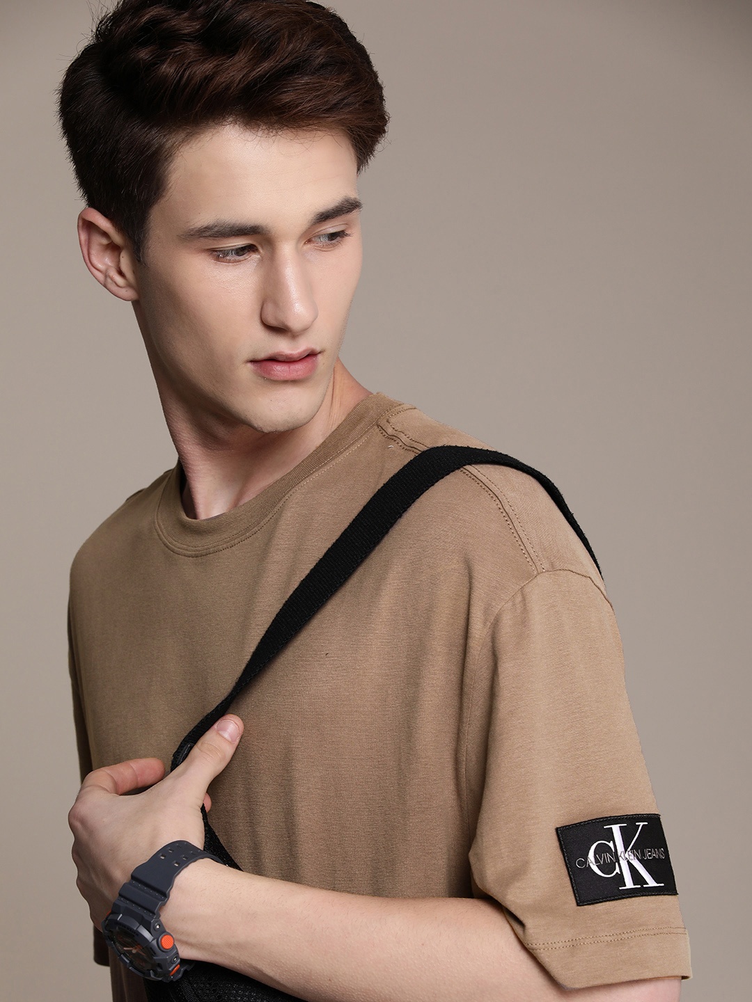 

Calvin Klein Jeans Men Brand Logo Pure Cotton T-shirt, Brown