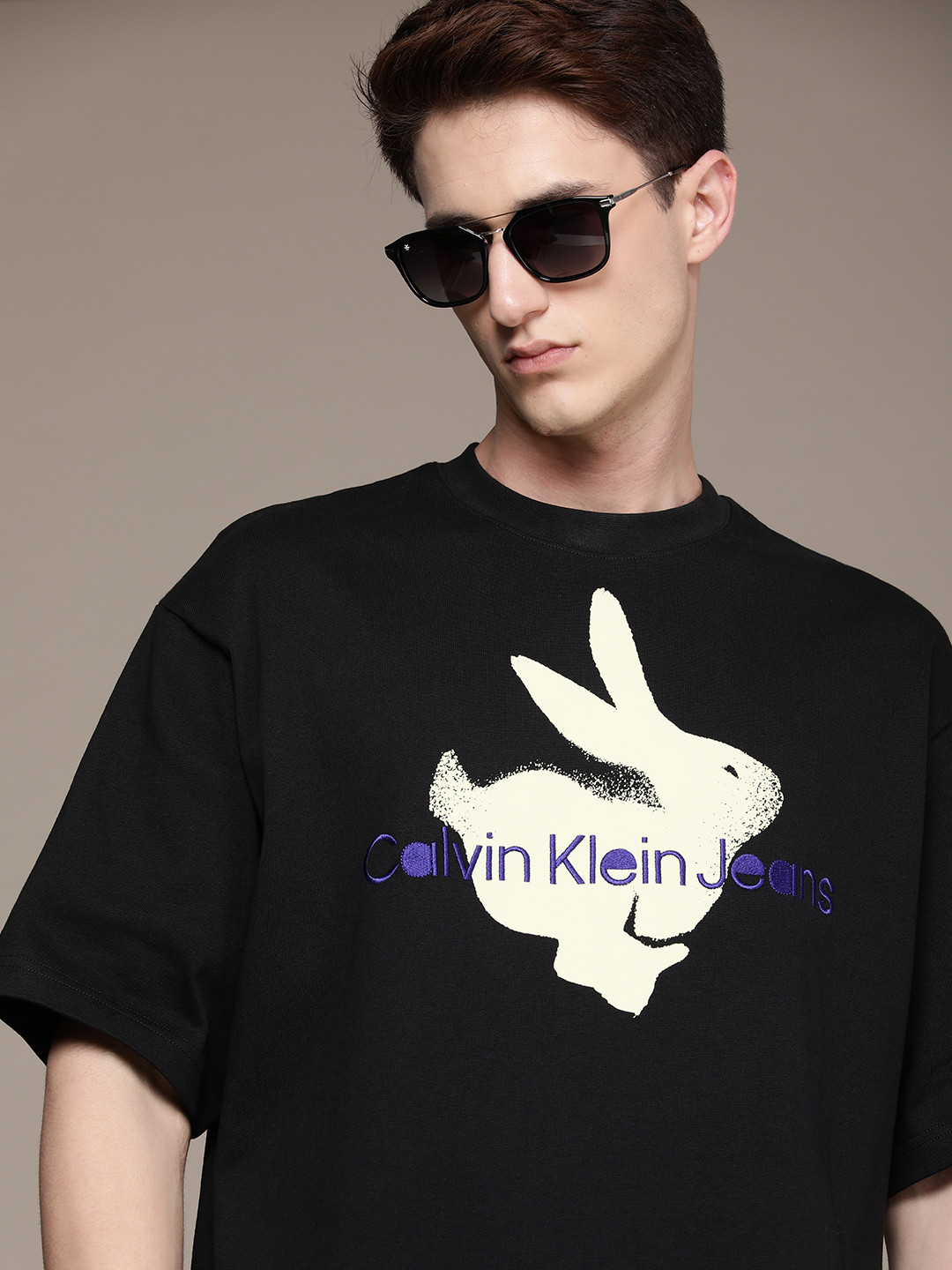 

Calvin Klein Jeans Men Brand Logo Pure Cotton T-shirt, Black