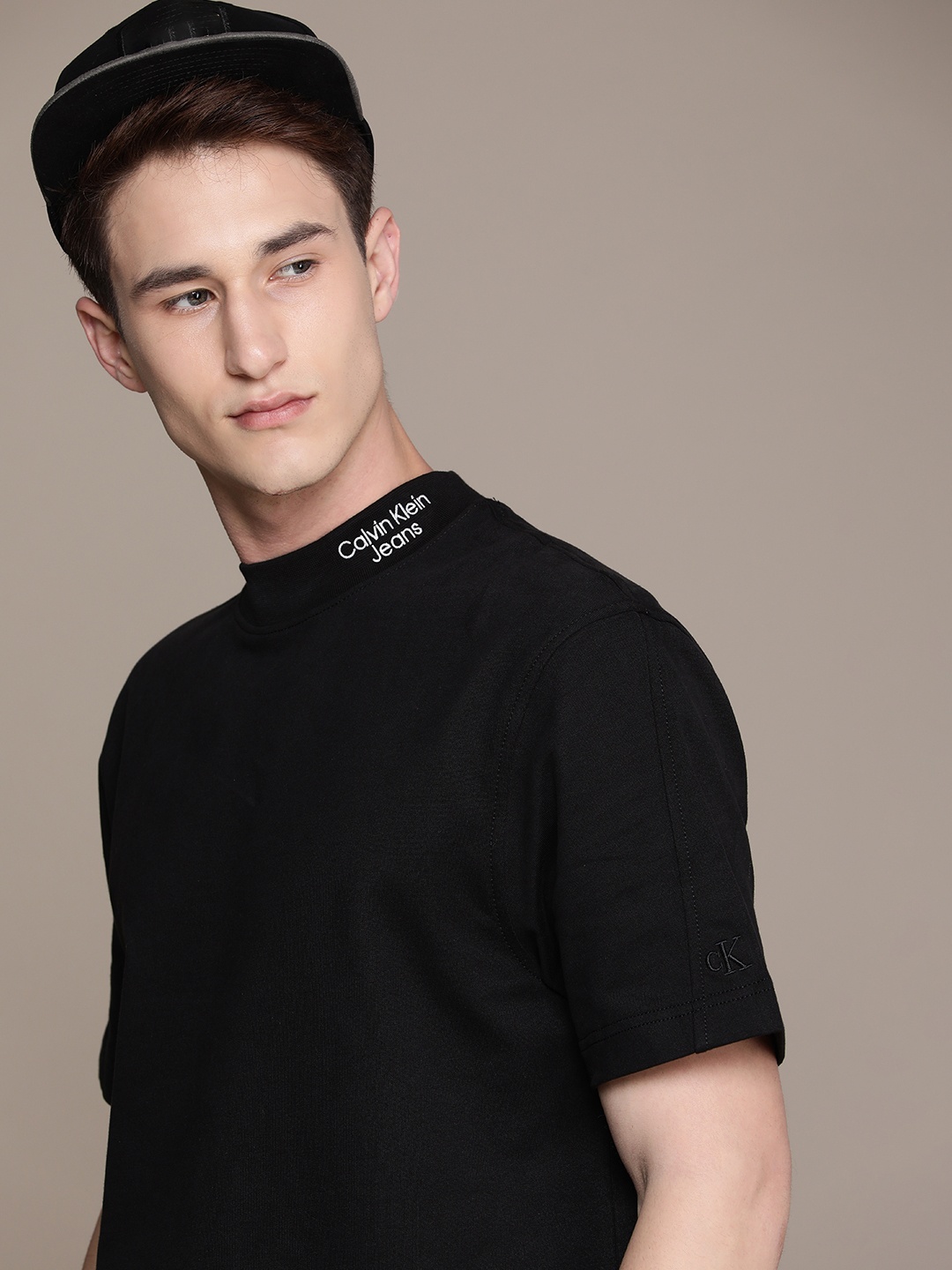 

Calvin Klein Jeans Men Brand Logo Detail Pure Cotton T-shirt, Black