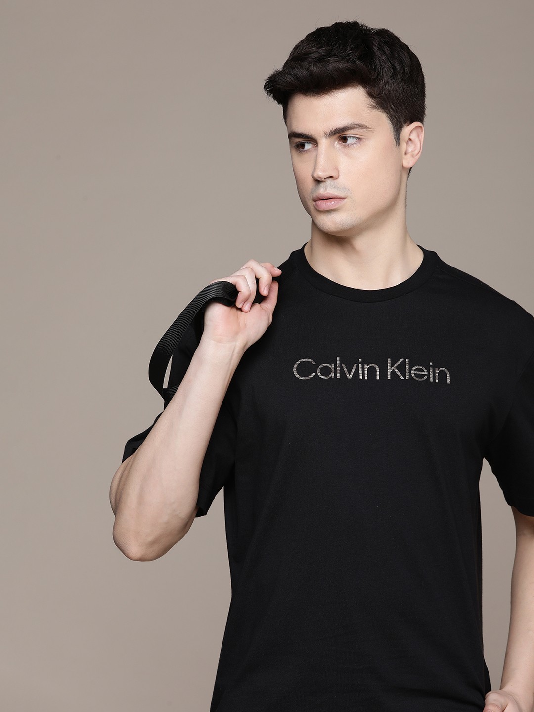 

Calvin Klein Jeans Brand Logo Print Drop-Shoulder Sleeves Pure Cotton Comfort Fit T-shirt, Black
