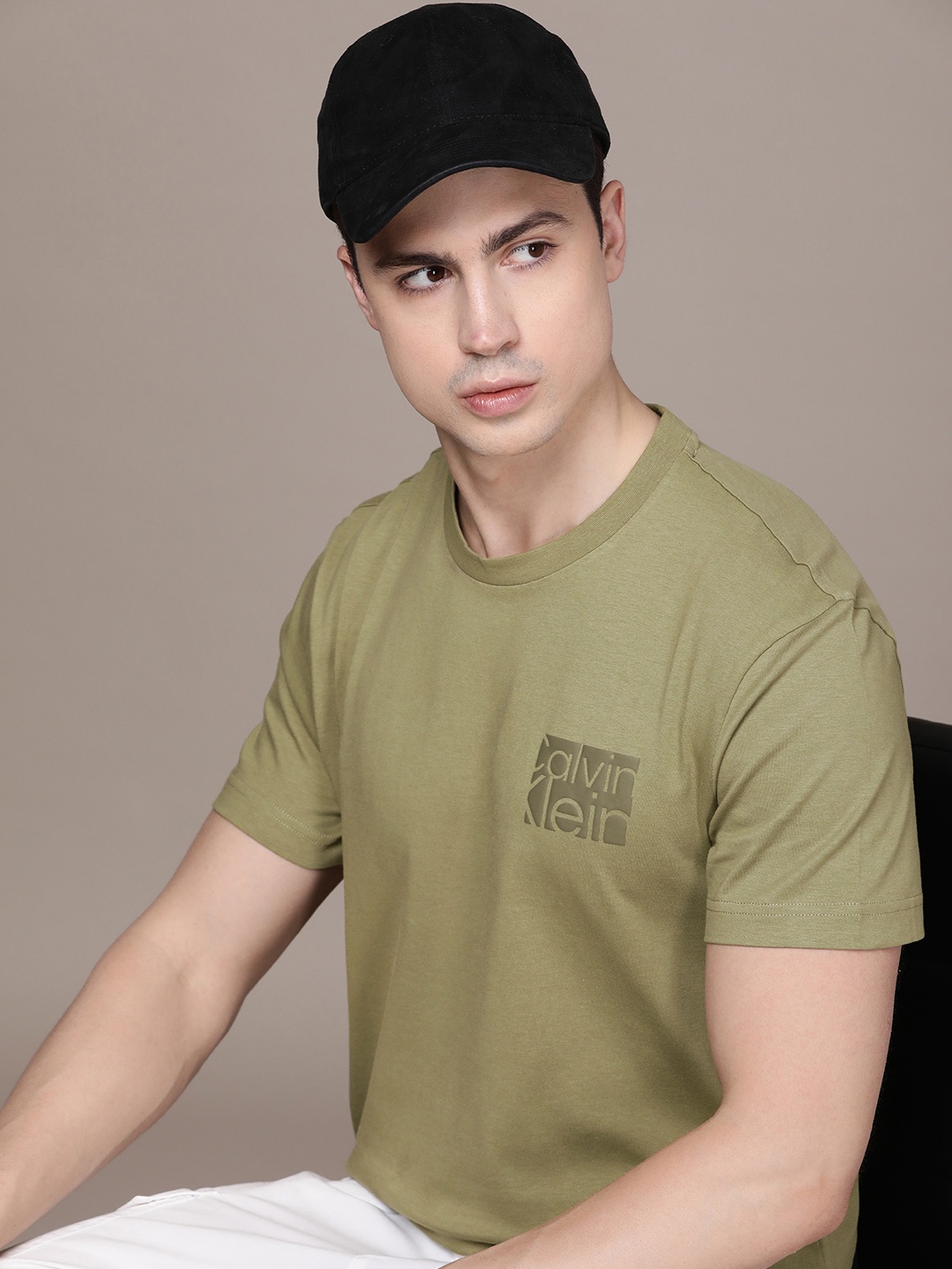 

Calvin Klein Jeans Men Pure Cotton Printed Drop-Shoulder Sleeves T-shirt, Olive