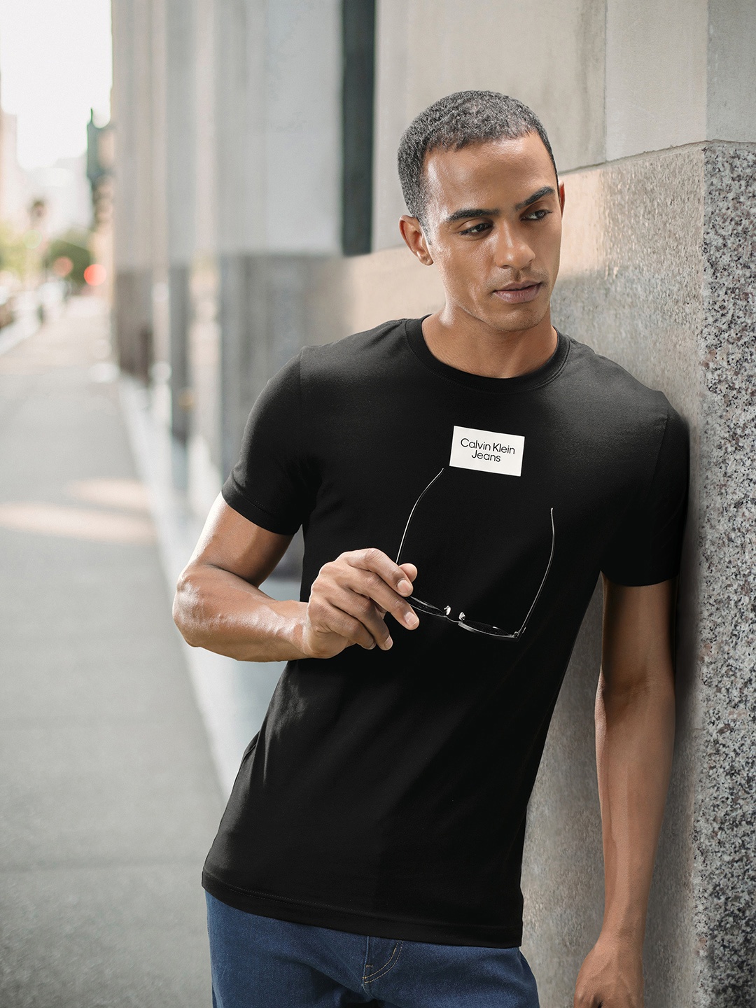 

Calvin Klein Jeans Men Brand Logo Pure Cotton T-shirt, Black