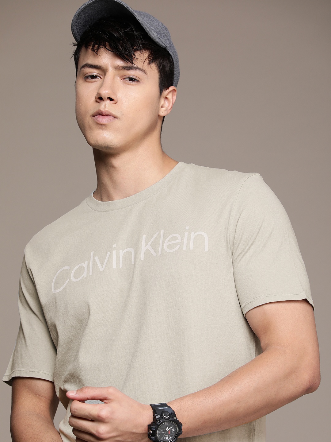

Calvin Klein Jeans Men Pure Cotton Brand Logo Printed T-shirt, Grey