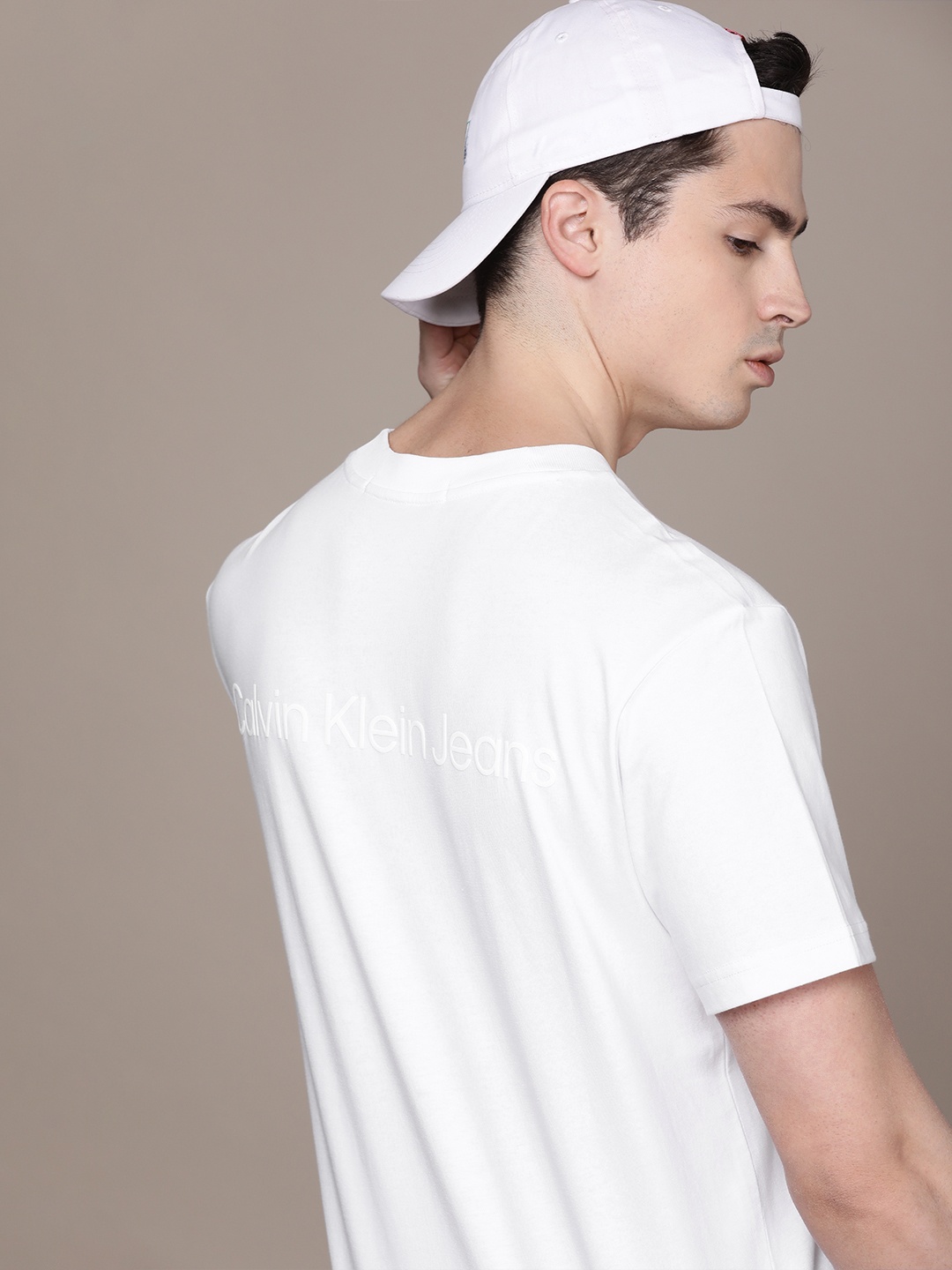

Calvin Klein Jeans Drop-Shoulder Sleeves Pure Cotton T-shirt, White