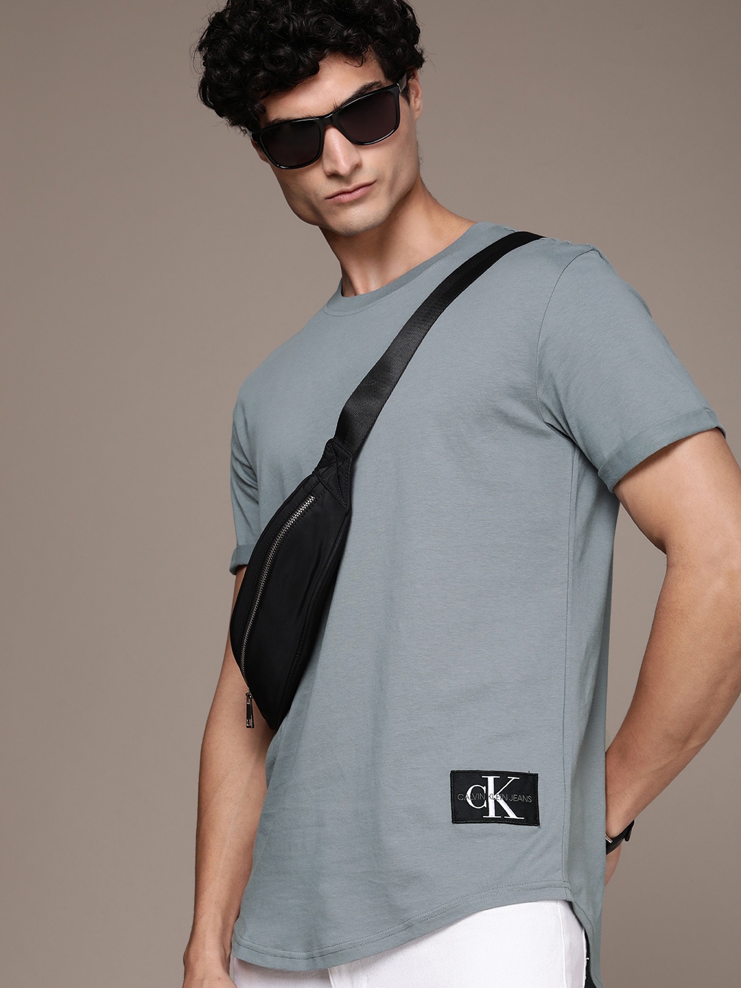 

Calvin Klein Jeans Men Grey Brand Logo Pure Cotton Applique T-shirt