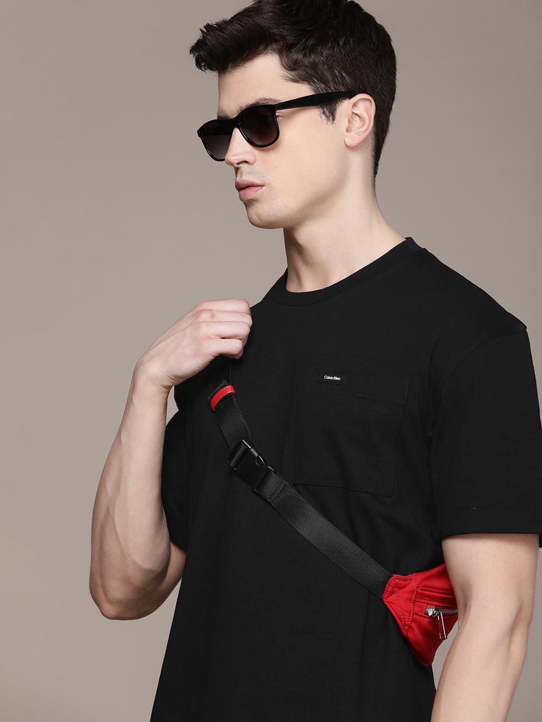 

Calvin Klein Jeans Men Roll-Up Sleeves Pure Cotton Pockets T-shirt, Black