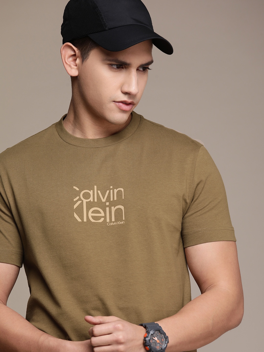 

Calvin Klein Jeans Men Brand Logo Printed Pure Cotton T-shirt, Olive