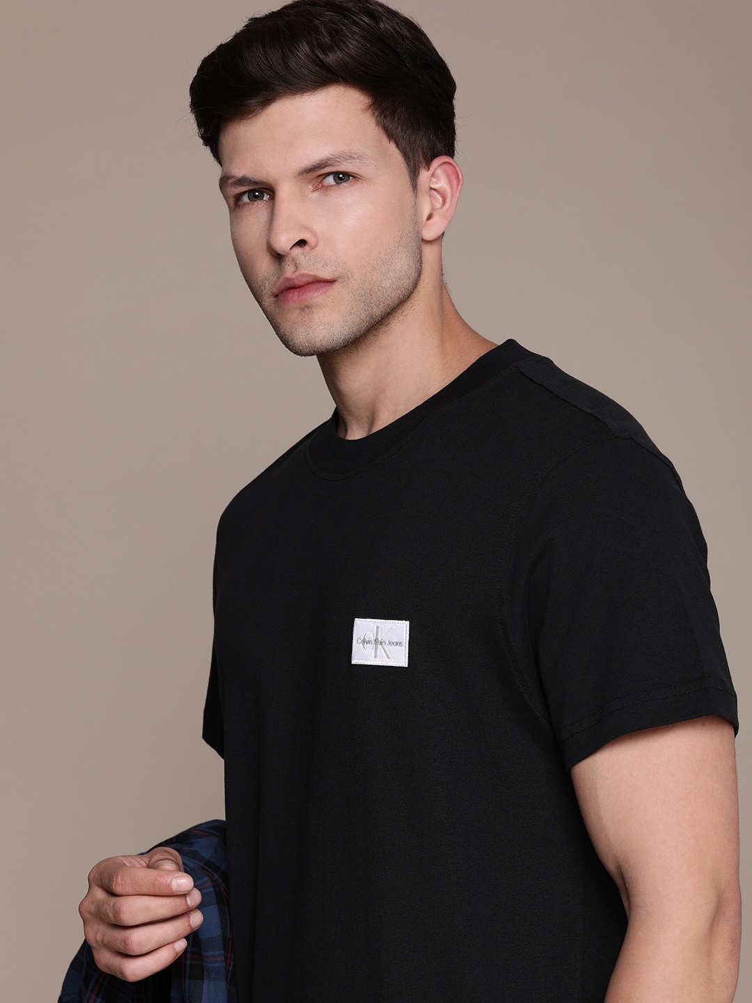 

Calvin Klein Jeans Men Brand Logo Pure Cotton Applique T-shirt, Black