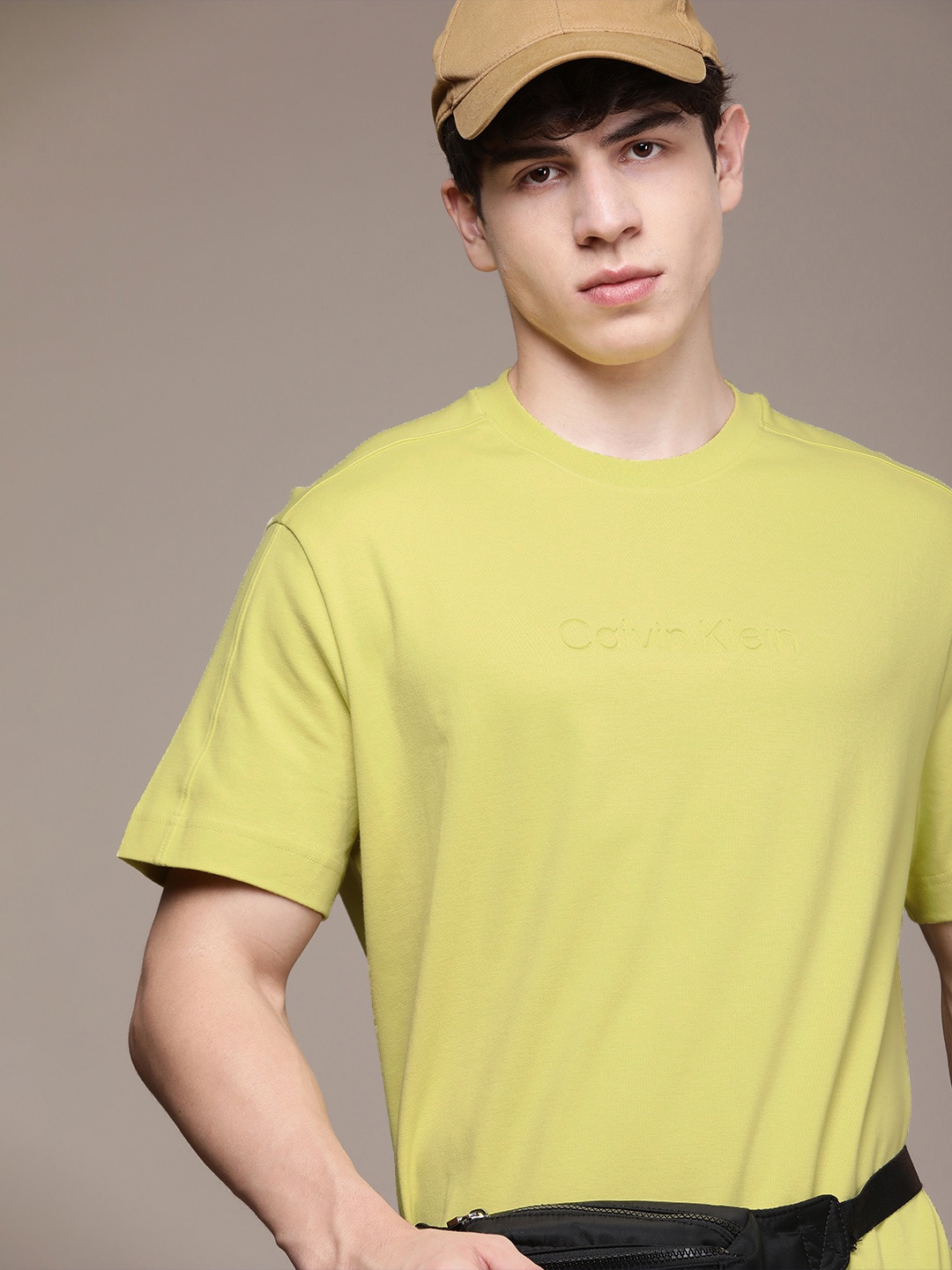 

Calvin Klein Jeans Men Pure Cotton Drop-Shoulder Sleeves T-shirt, Lime green