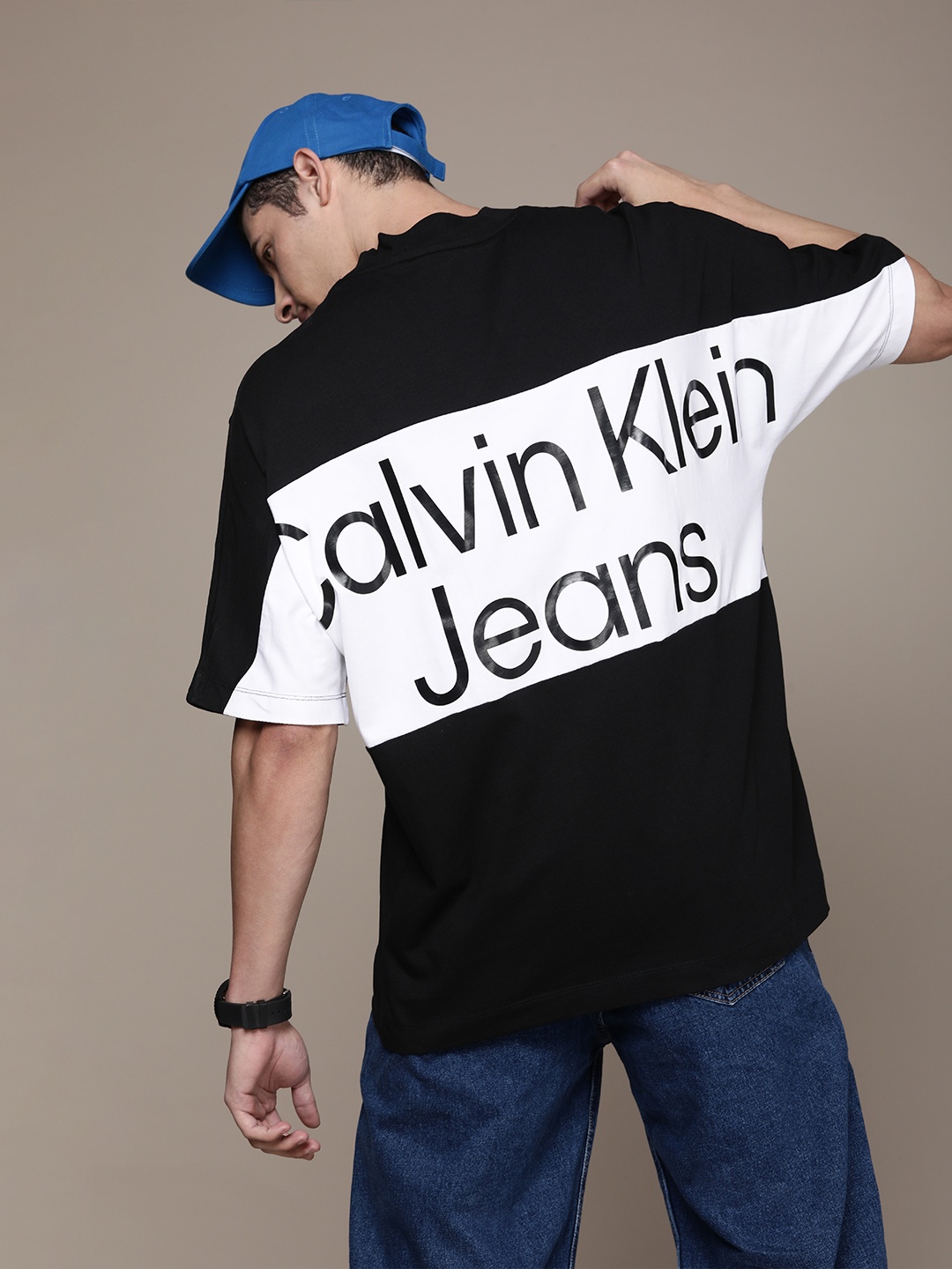 

Calvin Klein Jeans Men Brand Logo Printed Relaxed Fit Pure Cotton T-shirt, Black