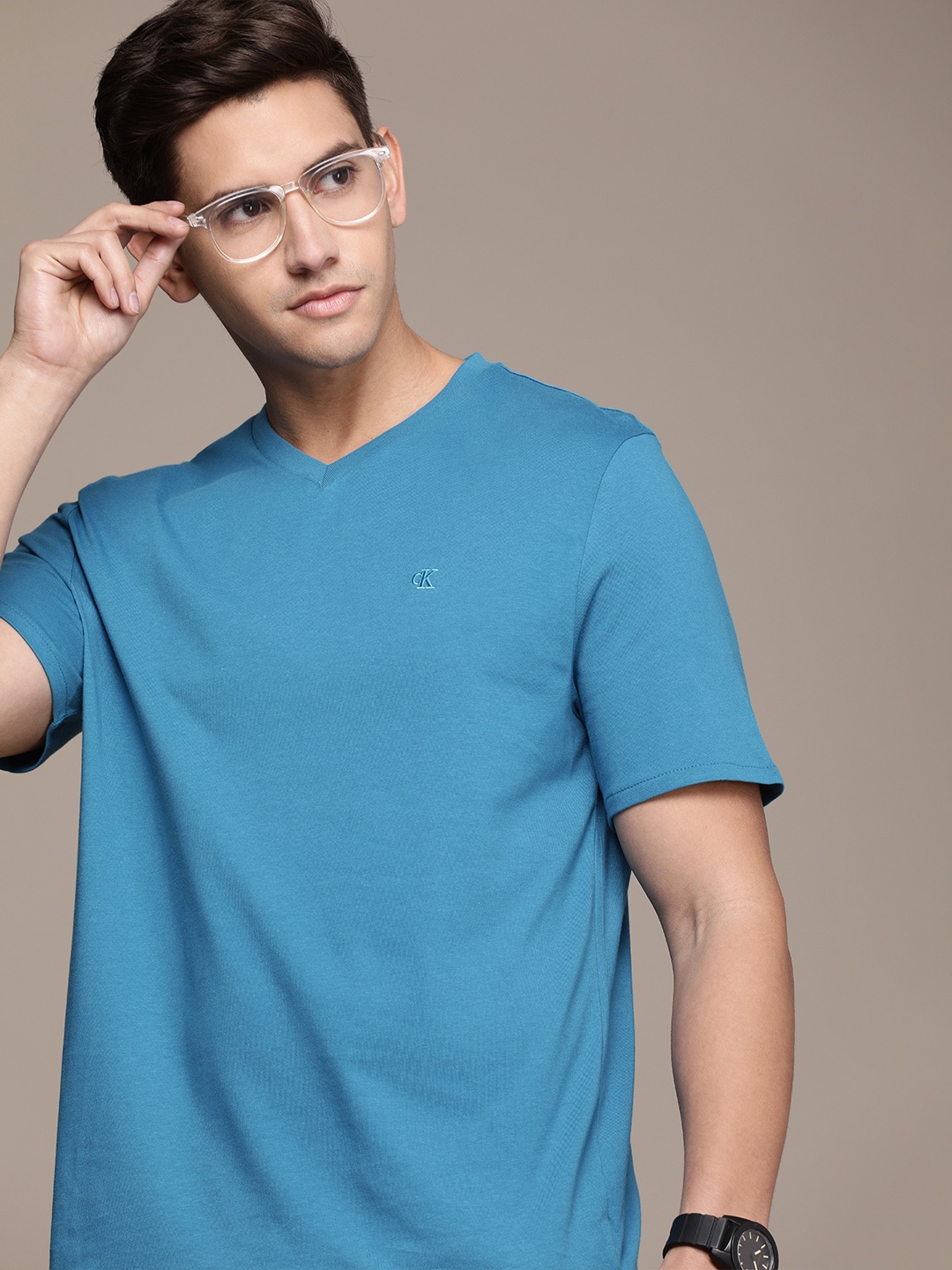 

Calvin Klein Jeans Men V-Neck Pure Cotton T-shirt, Blue