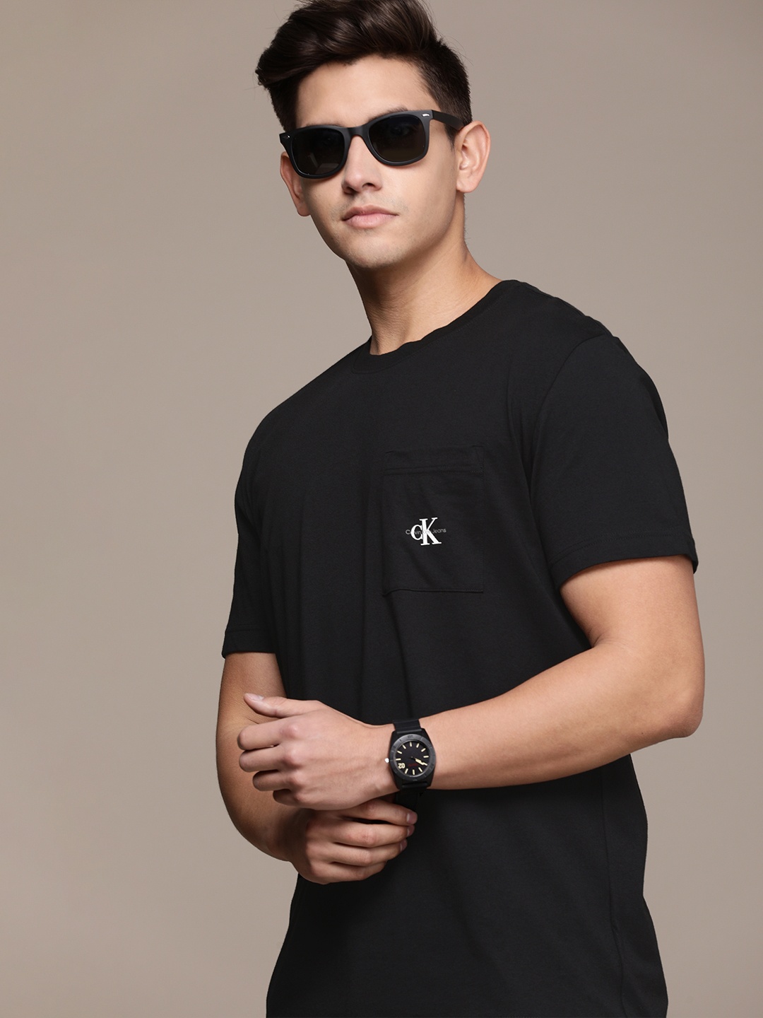 

Calvin Klein Jeans Men Brand Logo Pure Cotton T-shirt, Black