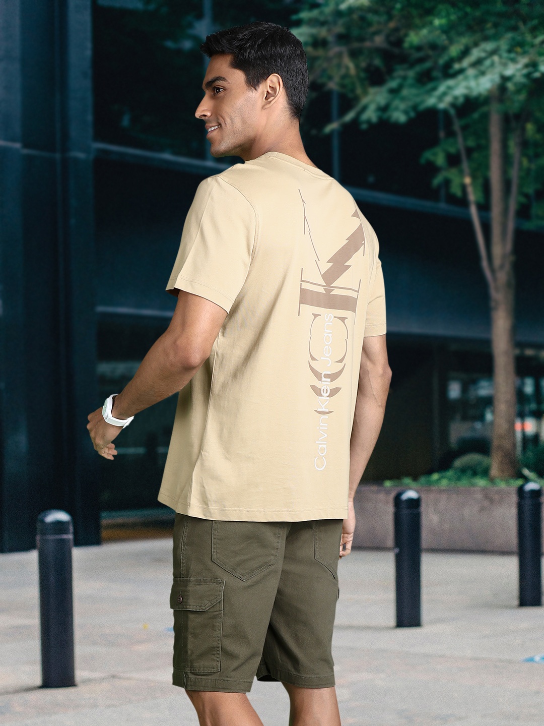 

Calvin Klein Jeans Men Brand Logo Printed Pure Cotton T-shirt, Khaki