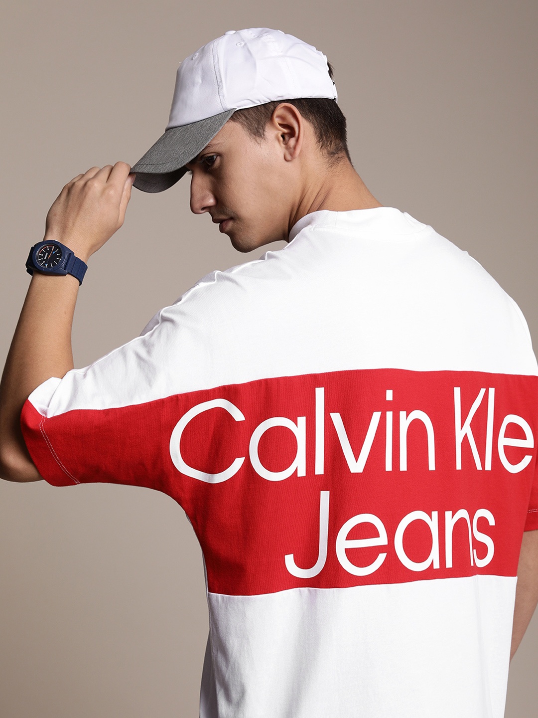 

Calvin Klein Jeans Men Colourblocked Pure Cotton T-shirt, White