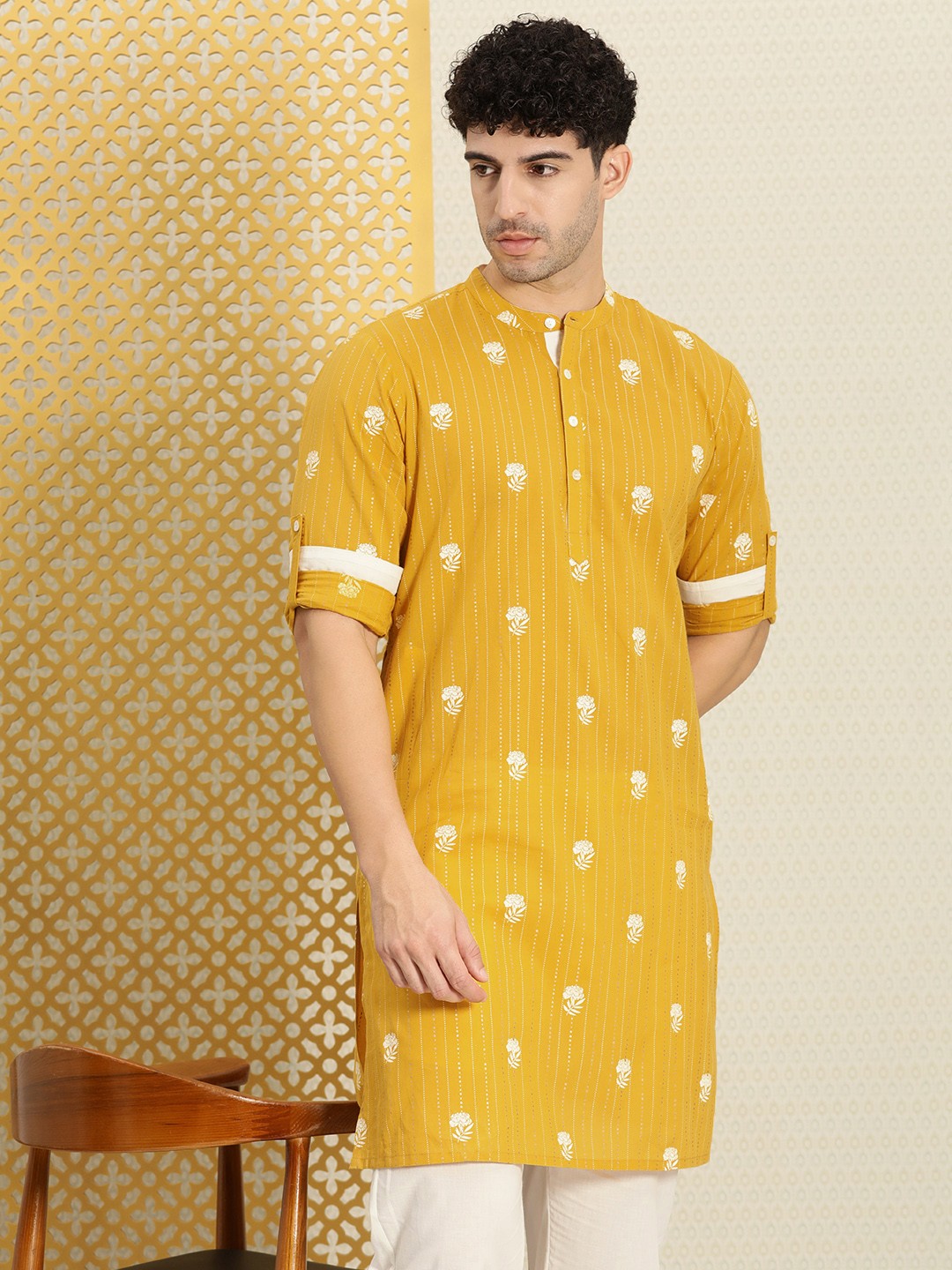 

House of Pataudi Men Floral Printed Regular Pure Cotton Jashn Kurta with Trousers, Mustard