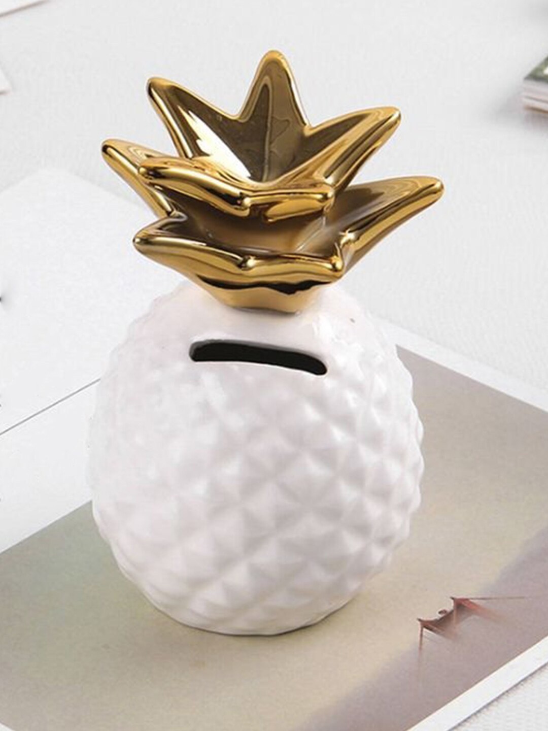 

MARKET99 White & Gold-Toned Pineapple Shaped Ceramic Money Bank Showpiece
