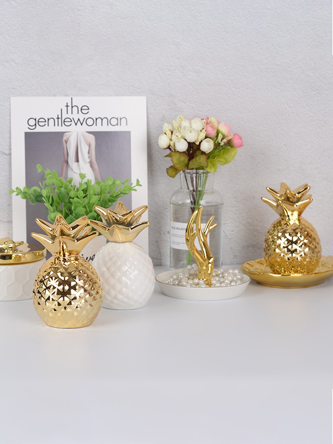 

MARKET99 Gold-Toned Pineapple Shaped Ceramic Money Bank Showpiece