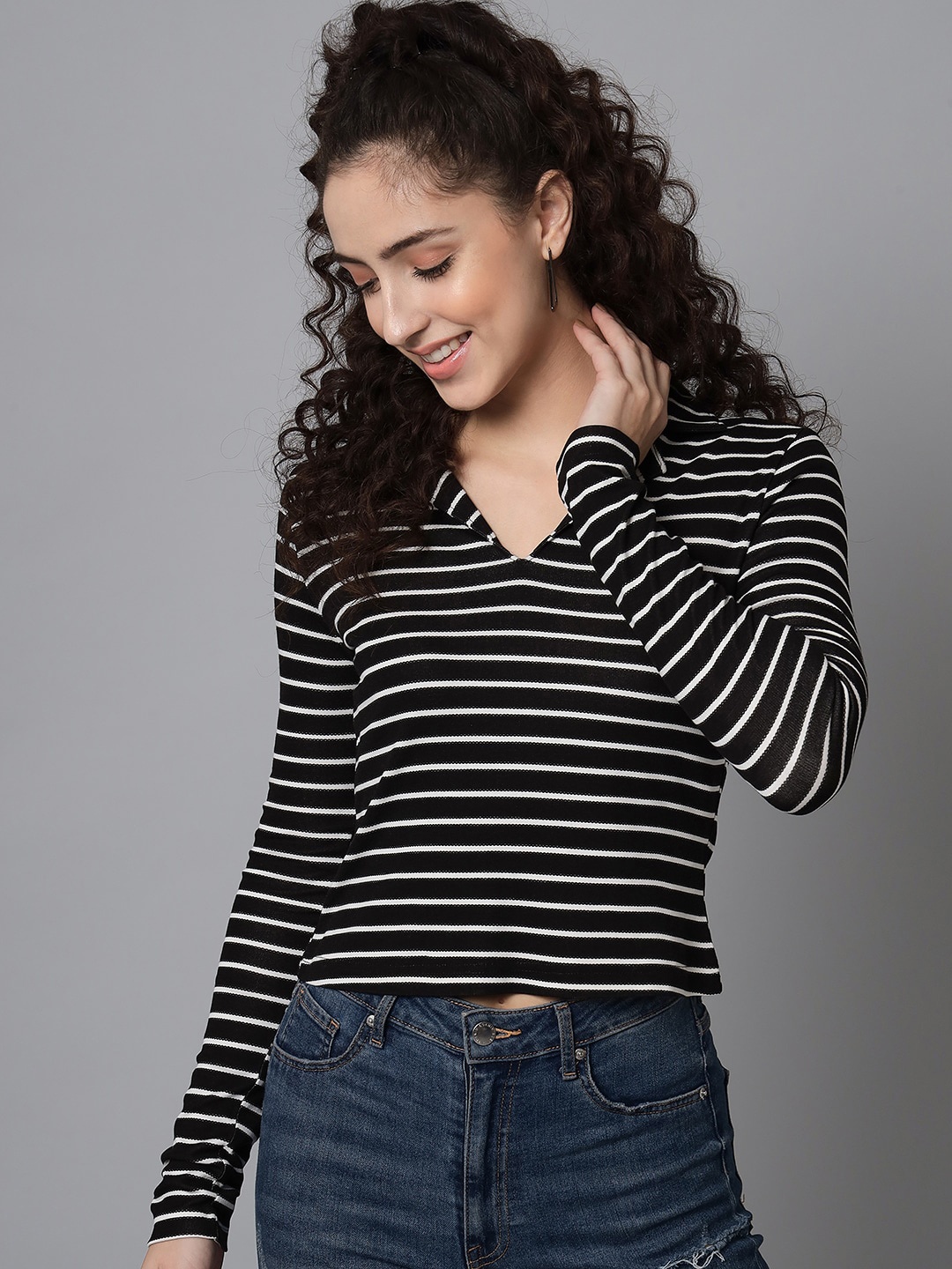

THREAD MUSTER Horizontal Striped V-neck Top, Black