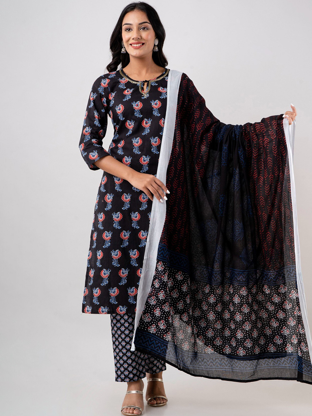 

HERE&NOW Women Ethnic Motifs Printed Thread Work Pure Cotton Kurta with Trousers & With Dupatta, Black