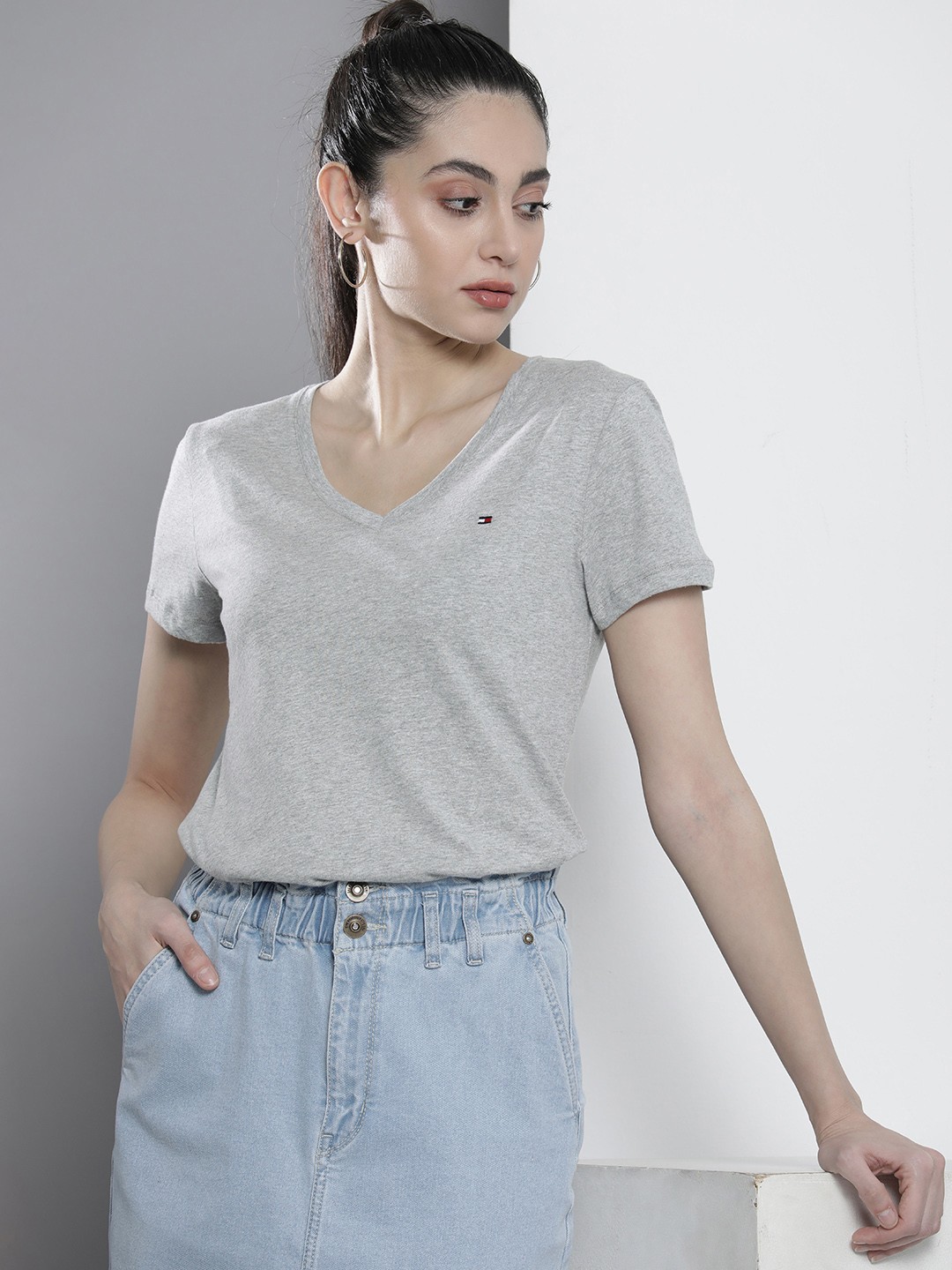 

Tommy Hilfiger Women Pure Cotton V-Neck T-shirt, Grey