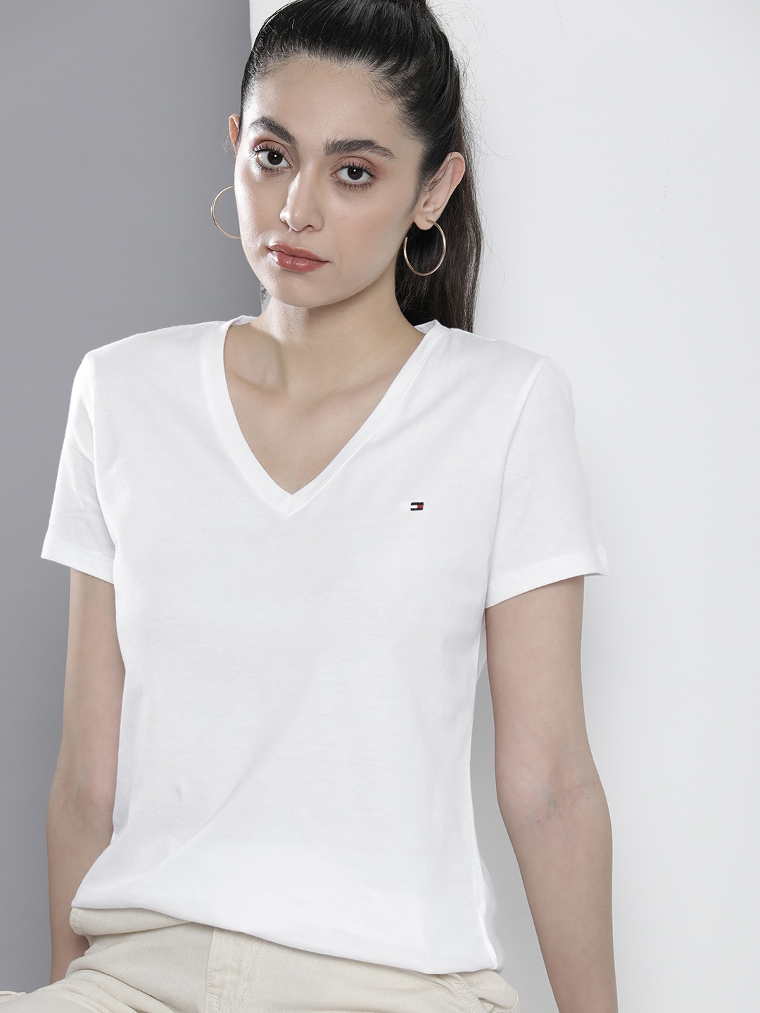 

Tommy Hilfiger Women Pure Cotton V-Neck T-shirt, White