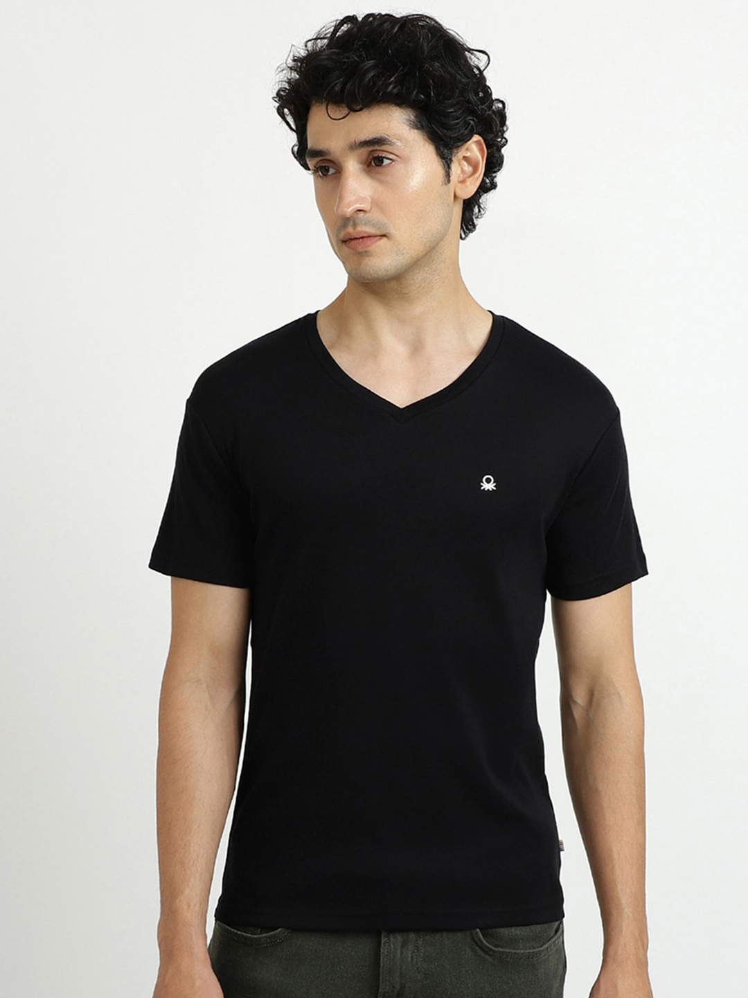 

United Colors of Benetton Men V-Neck Cotton T-shirt, Black