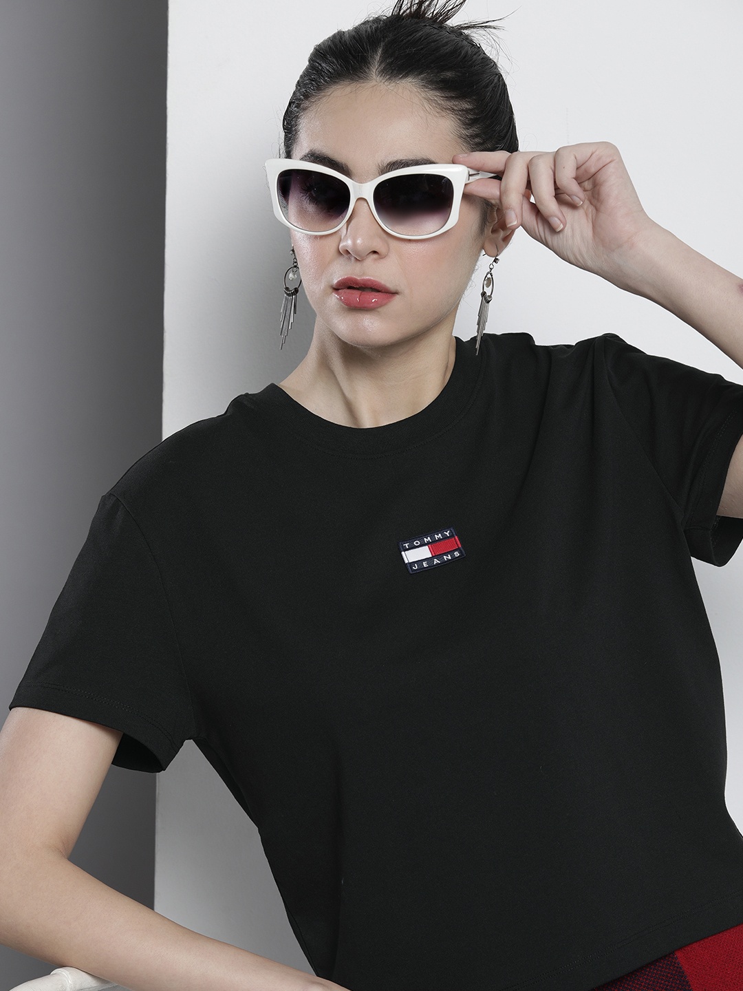 

Tommy Hilfiger Women Brand Logo Applique T-shirt, Black